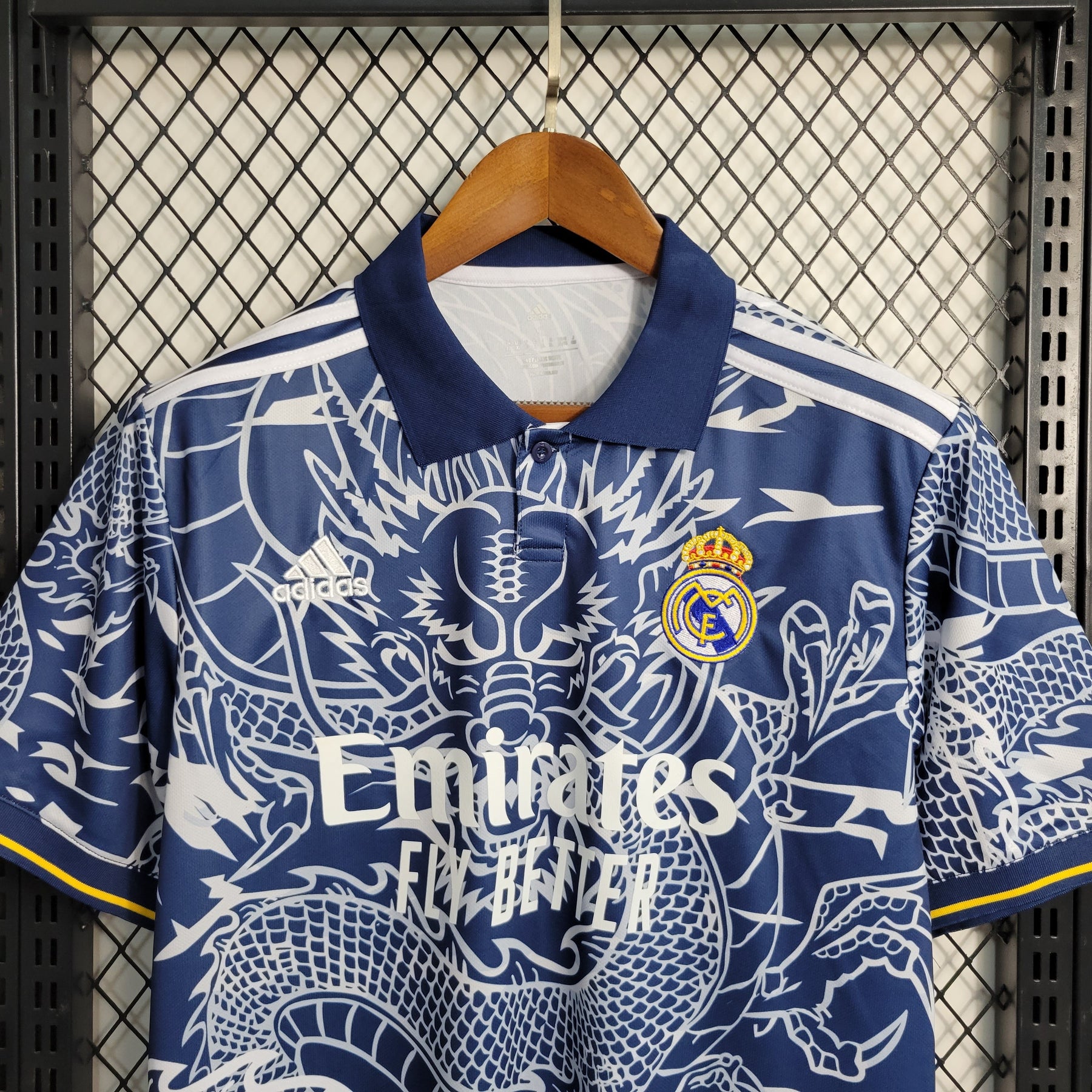 Camisa Real Madrid Edição Especial 2023/24 - Adidas Torcedor Masculina - Azul/Branca