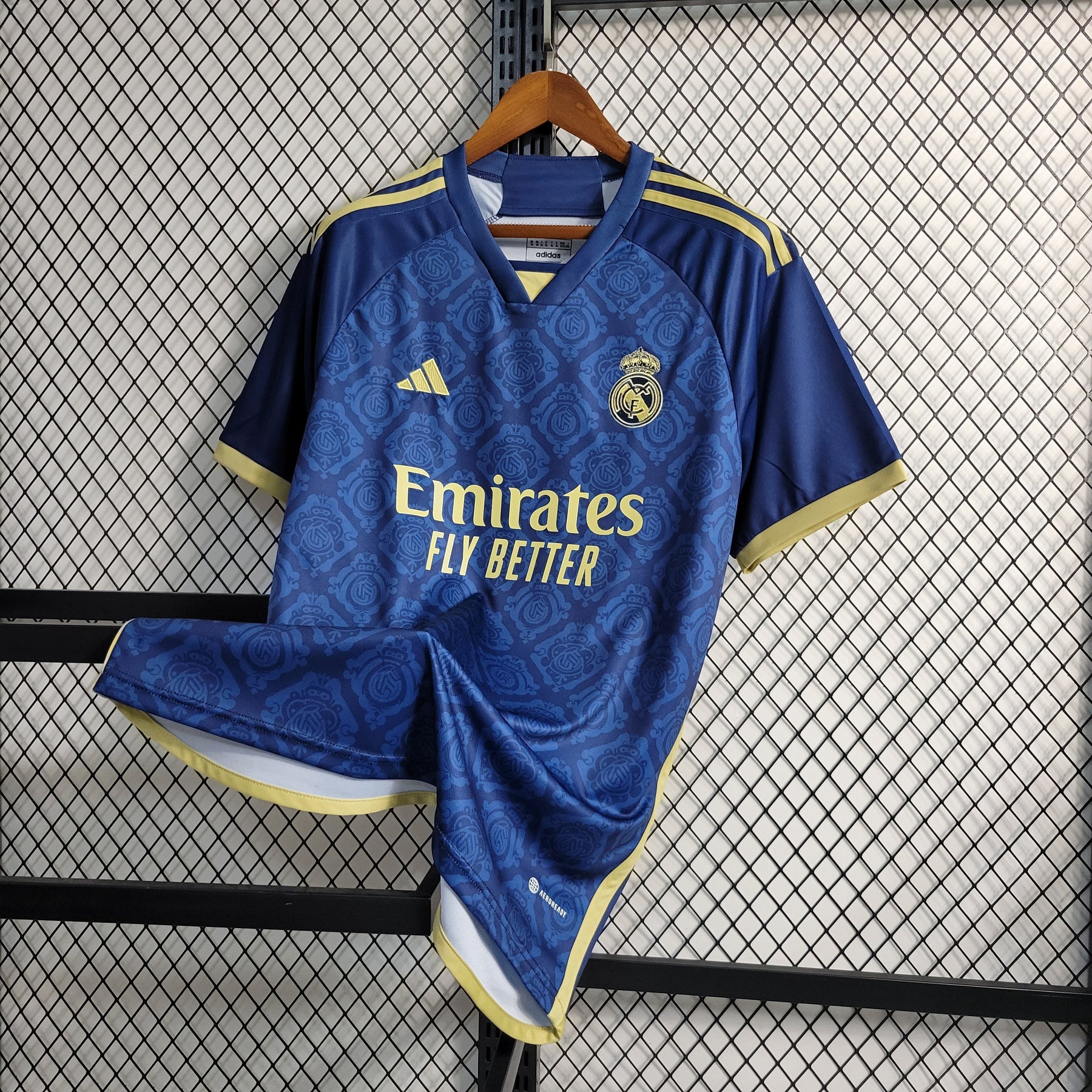 Camisa Real Madrid 2023/24 - Adidas Torcedor Masculina - Azul/Dourada