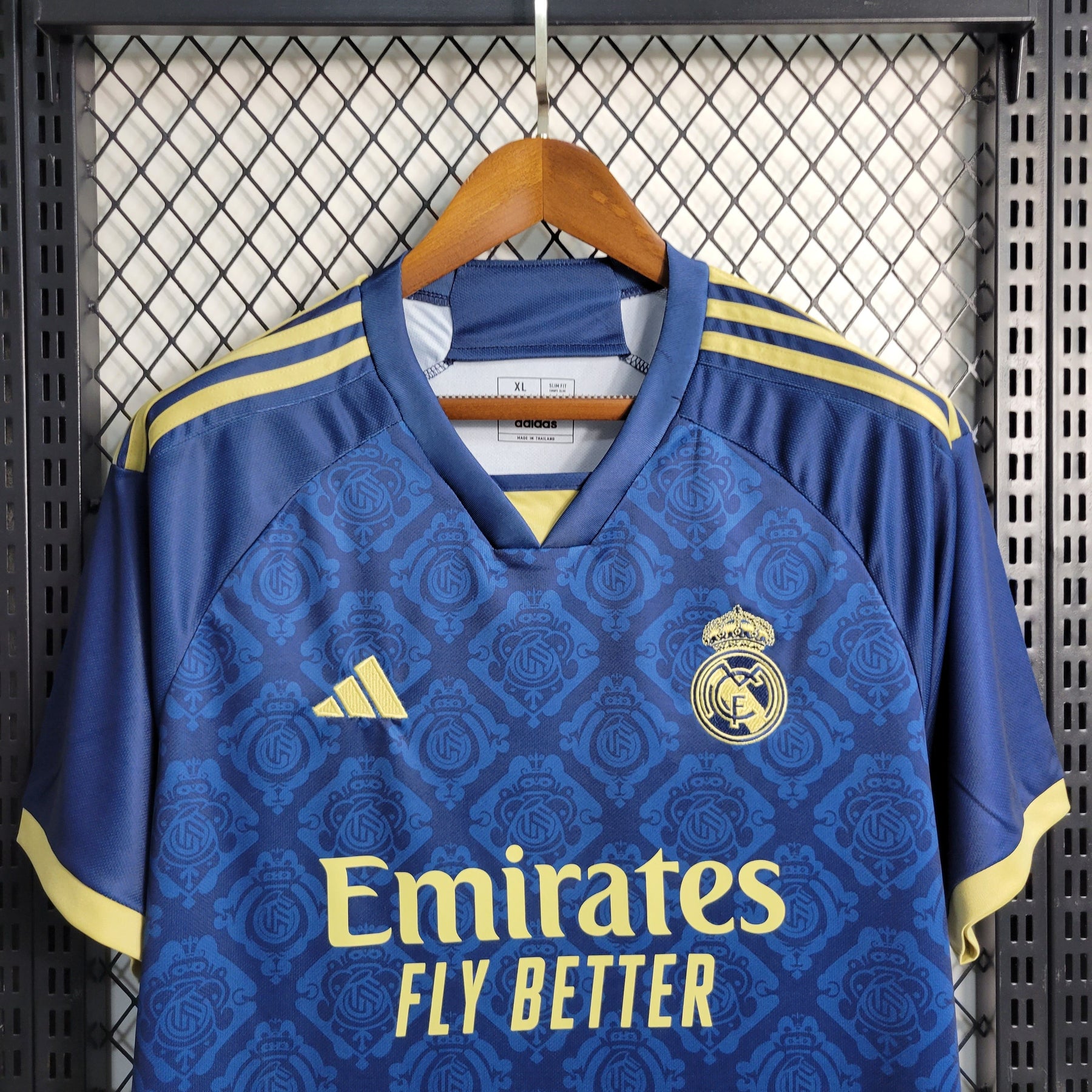 Camisa Real Madrid 2023/24 - Adidas Torcedor Masculina - Azul/Dourada