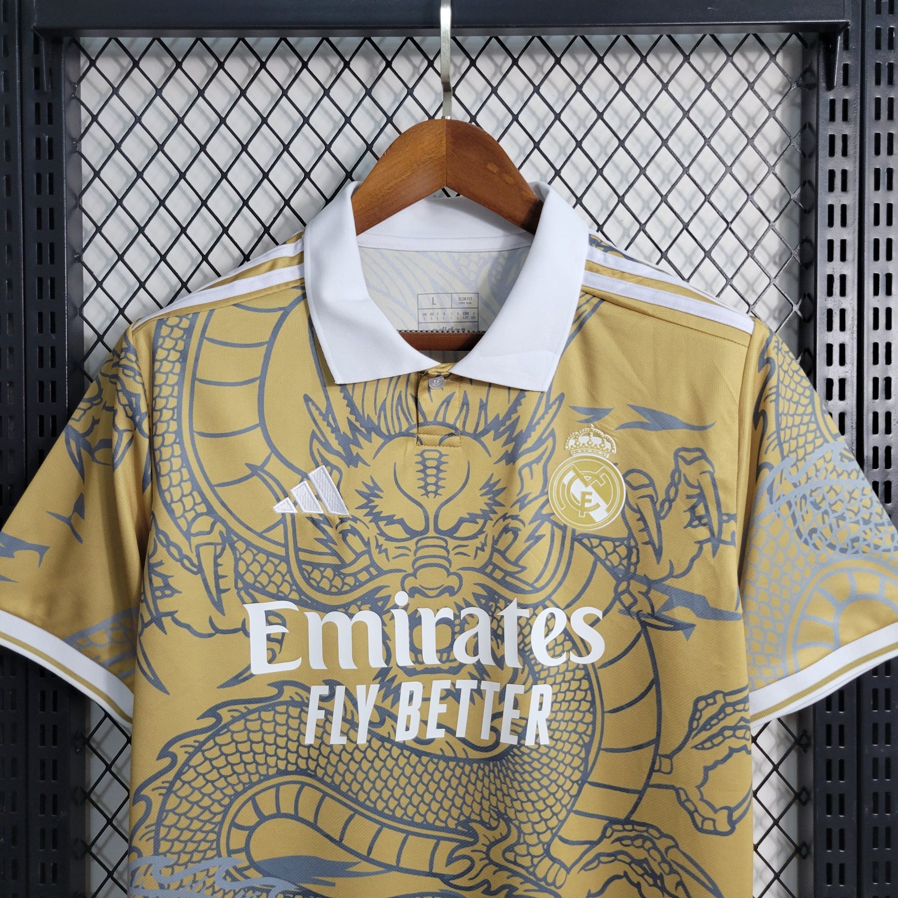 Camisa Real Madrid 2023/24 - Adidas Torcedor Masculina - Edição Especial Dragão - Caramelo/Branca