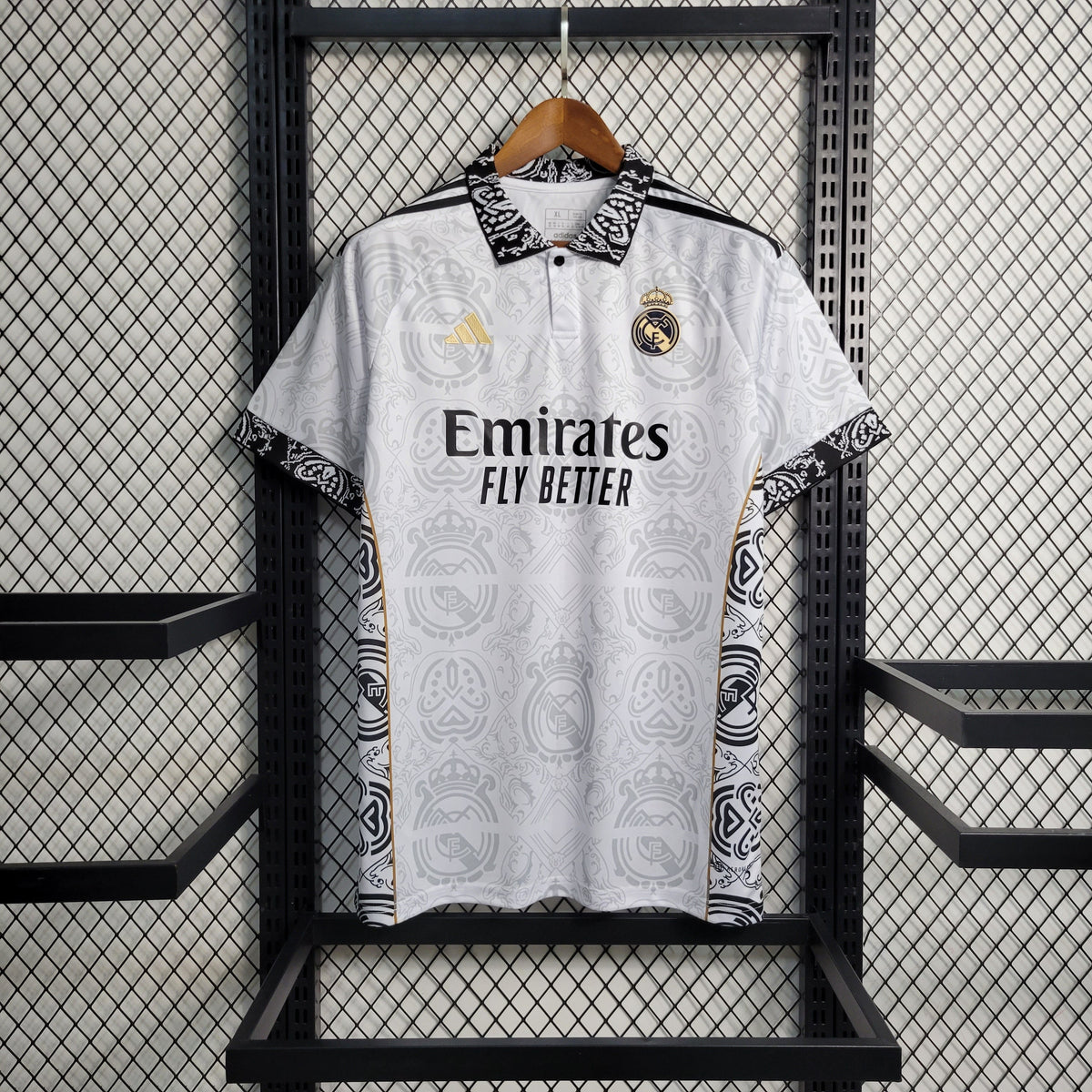 Camisa Real Madrid Edição Especial 2023/24 - Adidas Torcedor Masculina - Branca/Preta