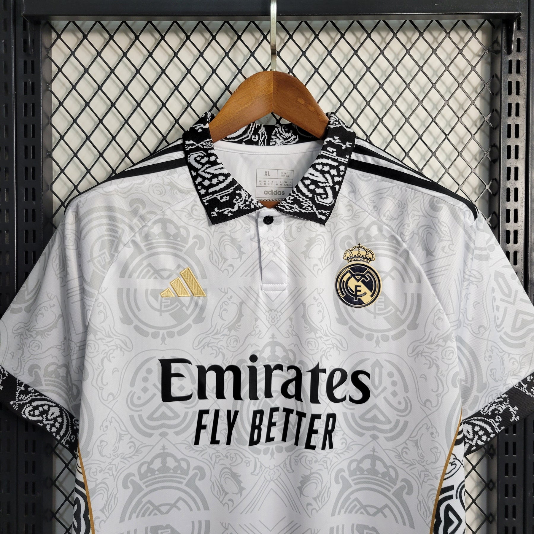 Camisa Real Madrid Edição Especial 2023/24 - Adidas Torcedor Masculina - Branca/Preta