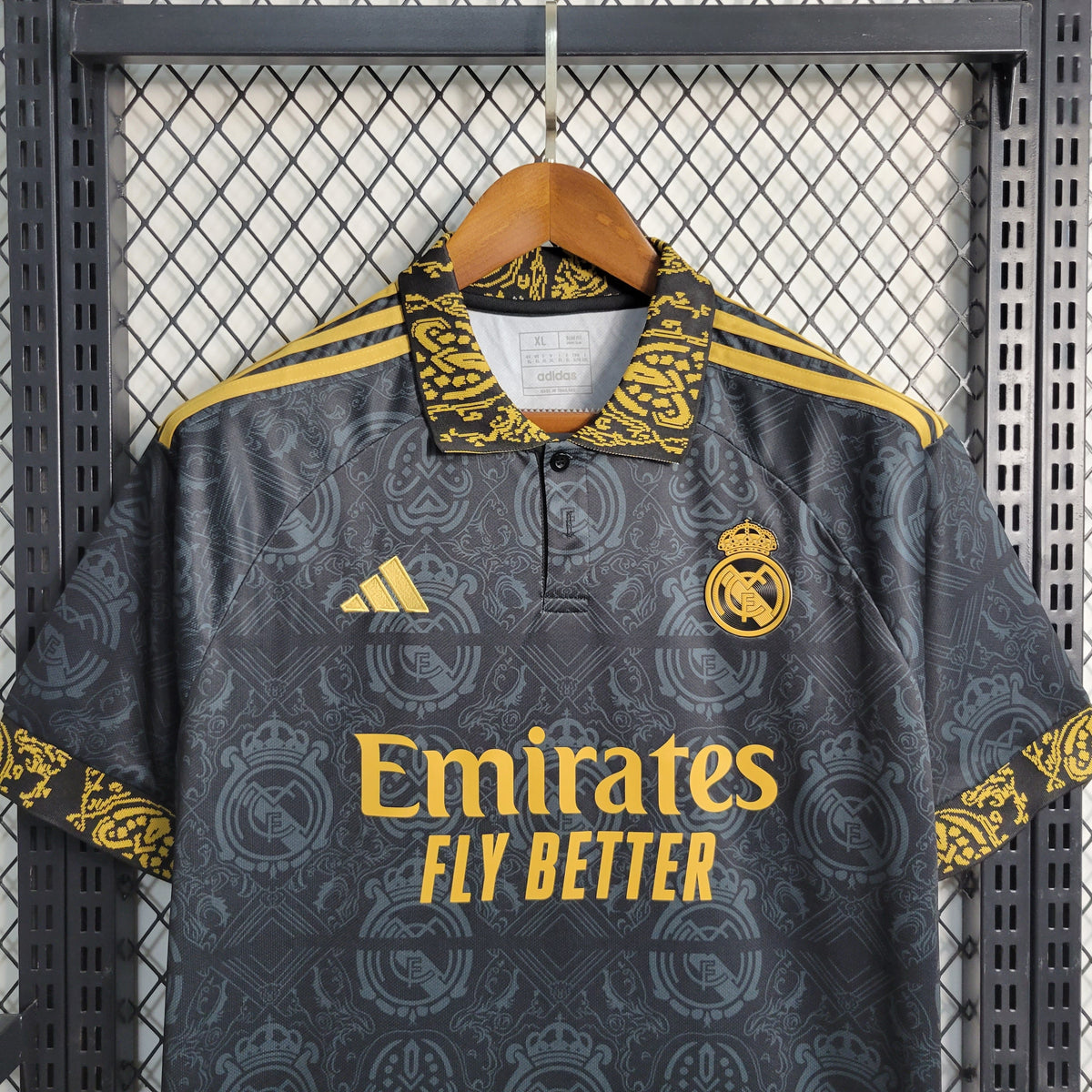 Camisa Real Madrid 2023/24 - Adidas Torcedor Masculina - Preta/Dourada