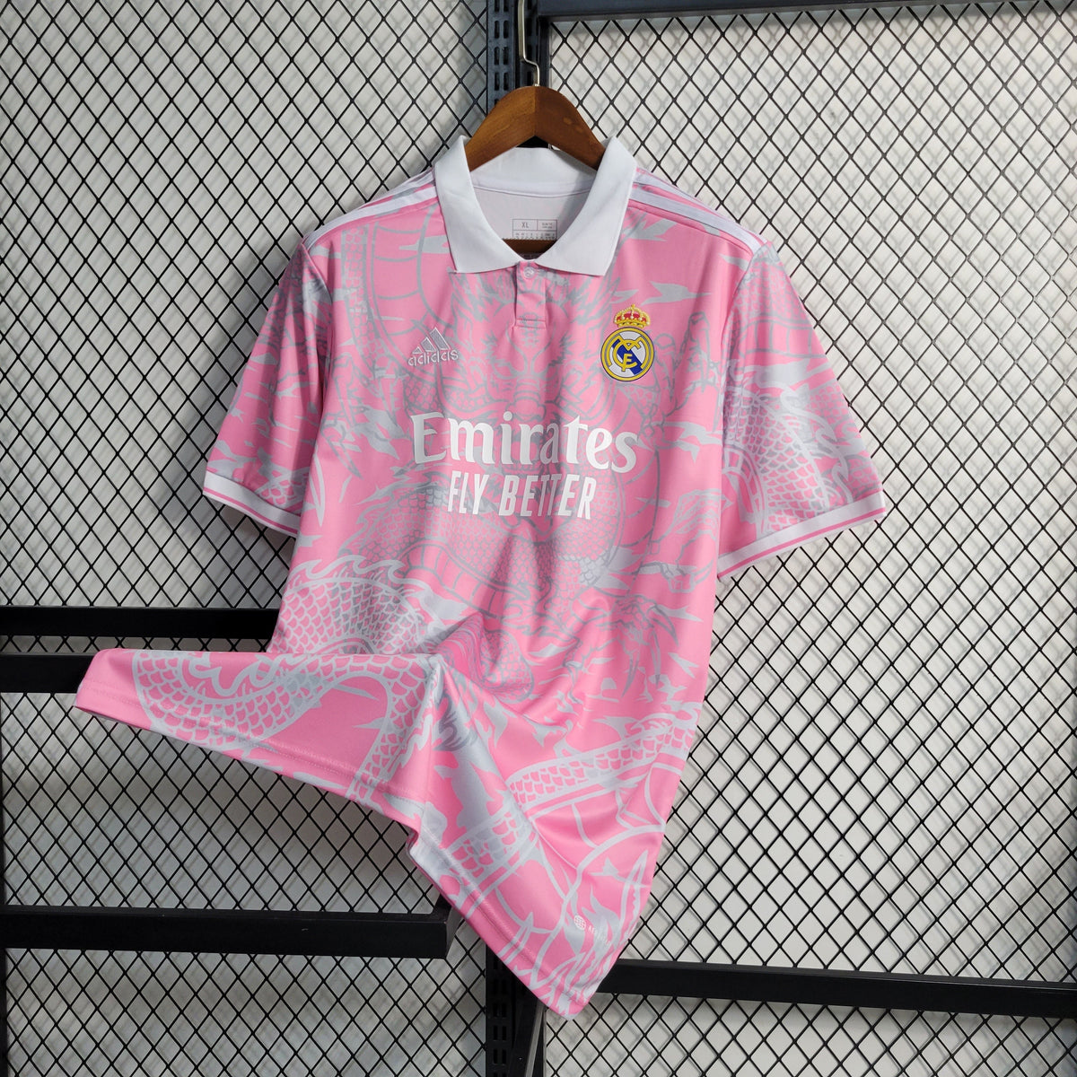 Camisa Real Madrid Edição Especial 2023/24 - Adidas Torcedor Masculina - Rosa/Branca