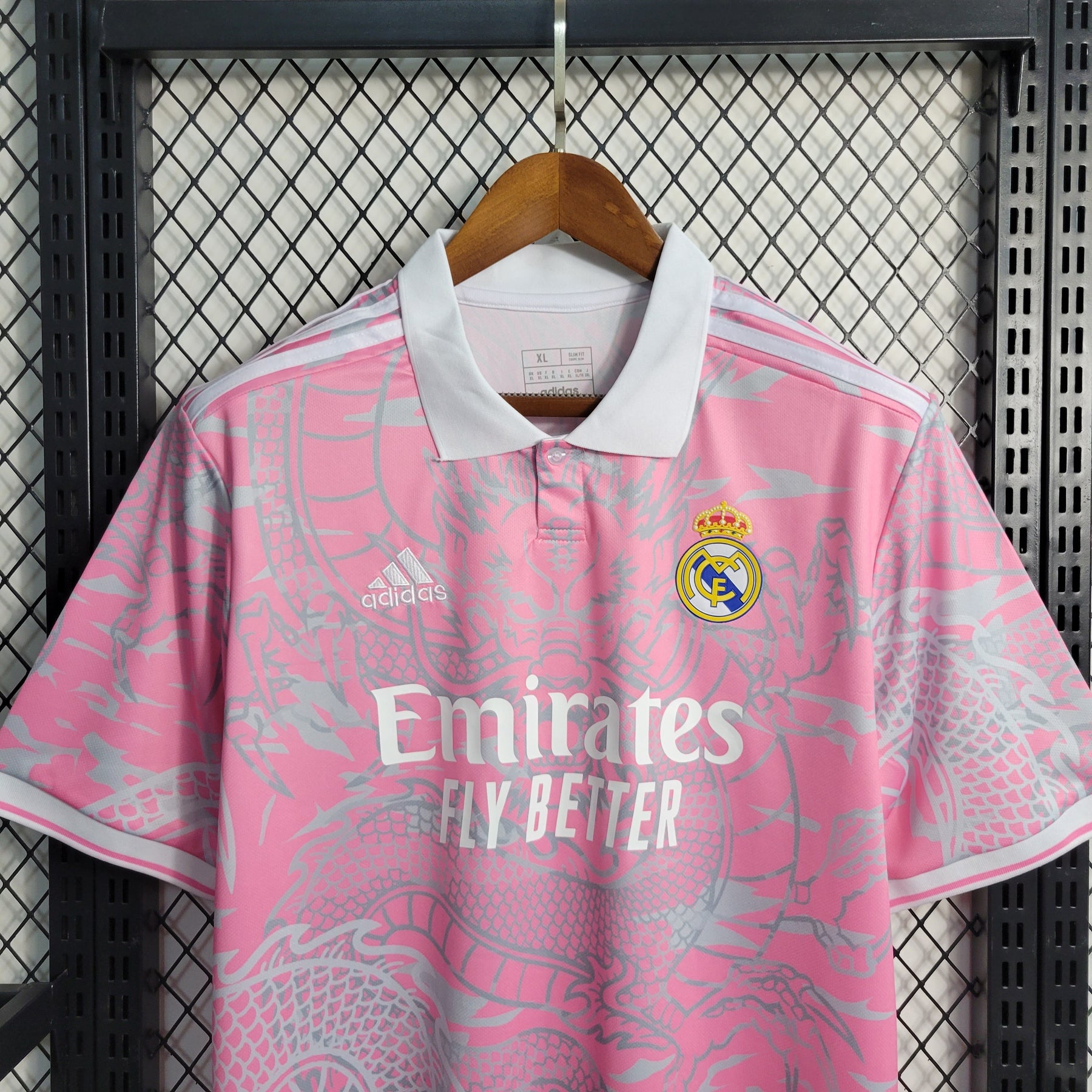 Camisa Real Madrid Edição Especial 2023/24 - Adidas Torcedor Masculina - Rosa/Branca