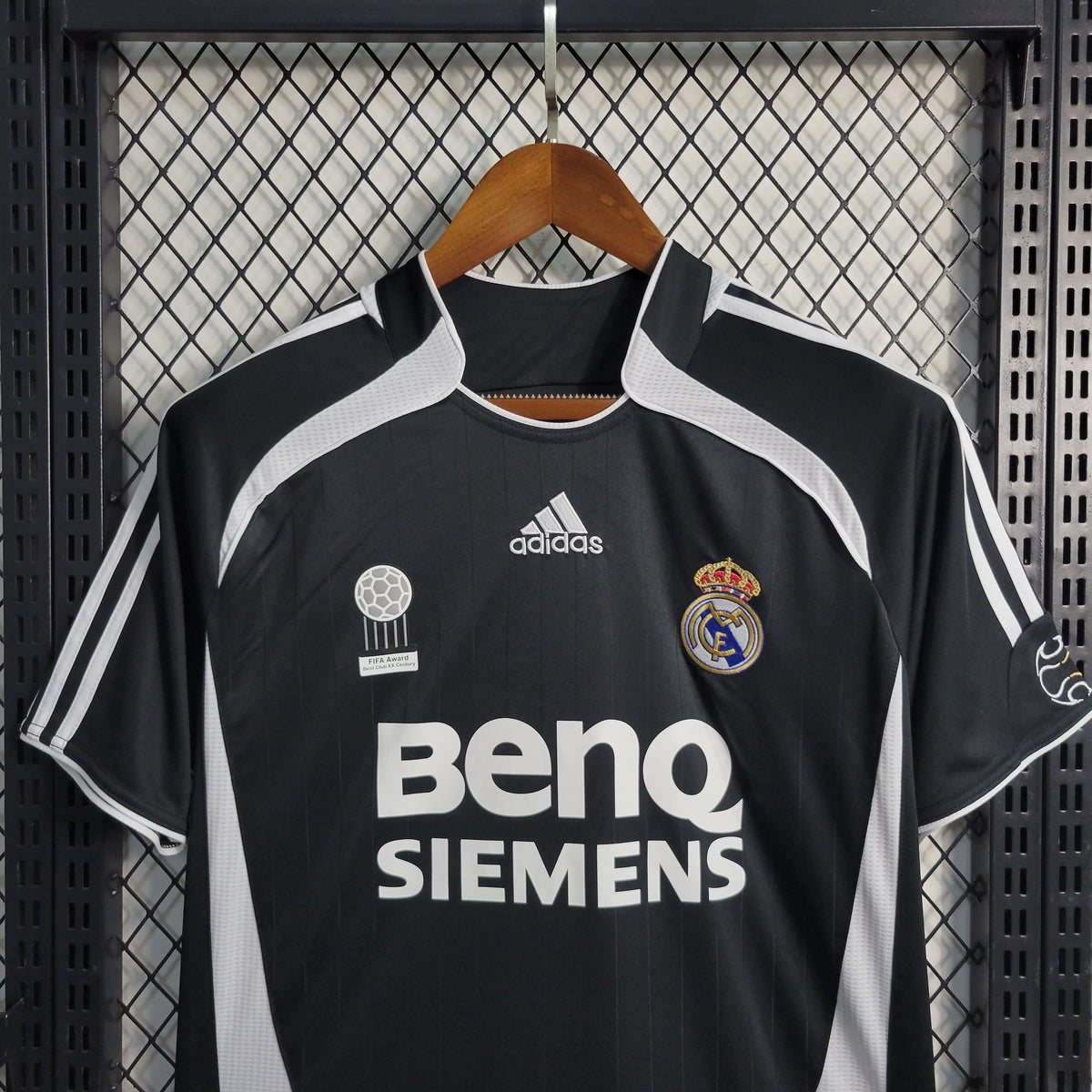 Camisa Real Madrid Away 2006/07 - Adidas Retrô Masculina - Preta/Branca