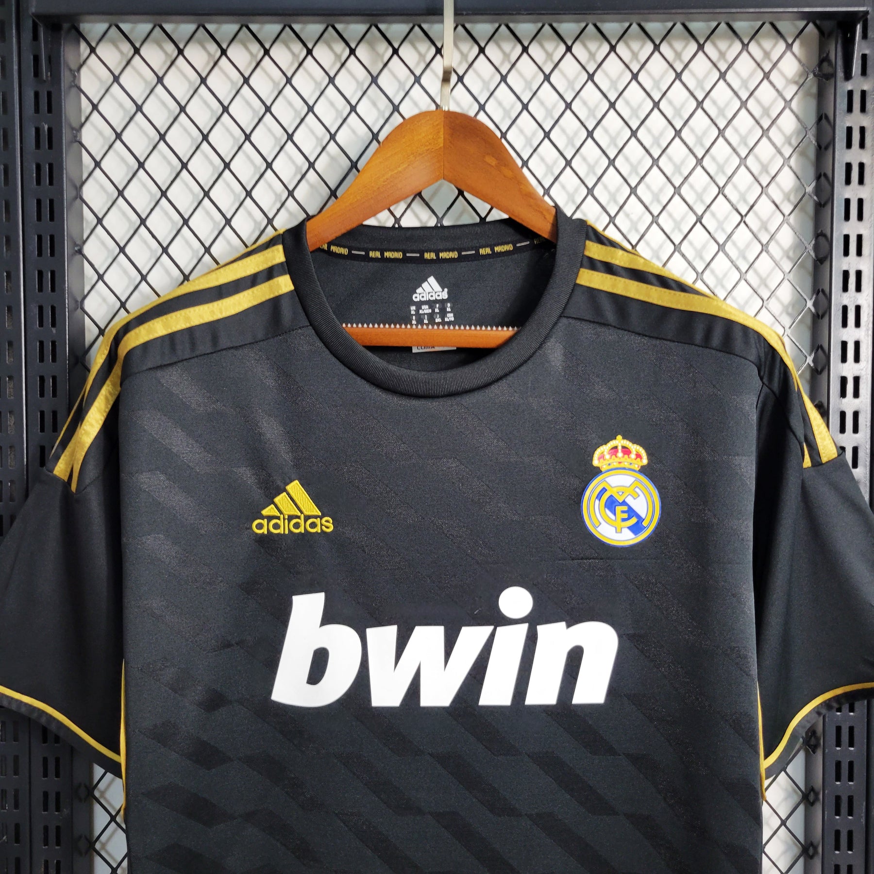 Camisa Real Madrid Away 2011/12 - Adidas Retrô Masculina - Preta/Dourada