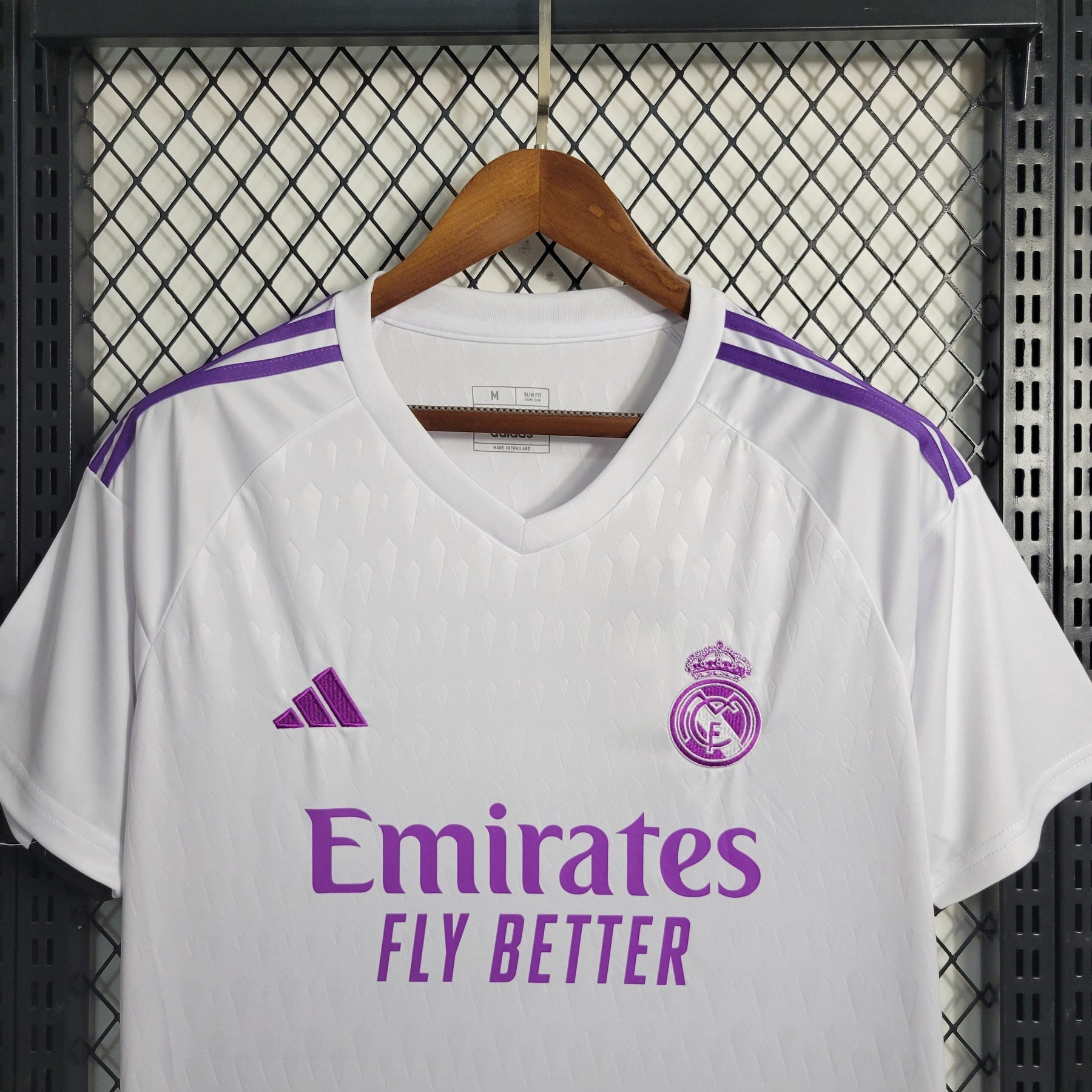 Camisa Real Madrid Goleiro 2023/24 - Adidas Torcedor Masculina - Branca/Roxa