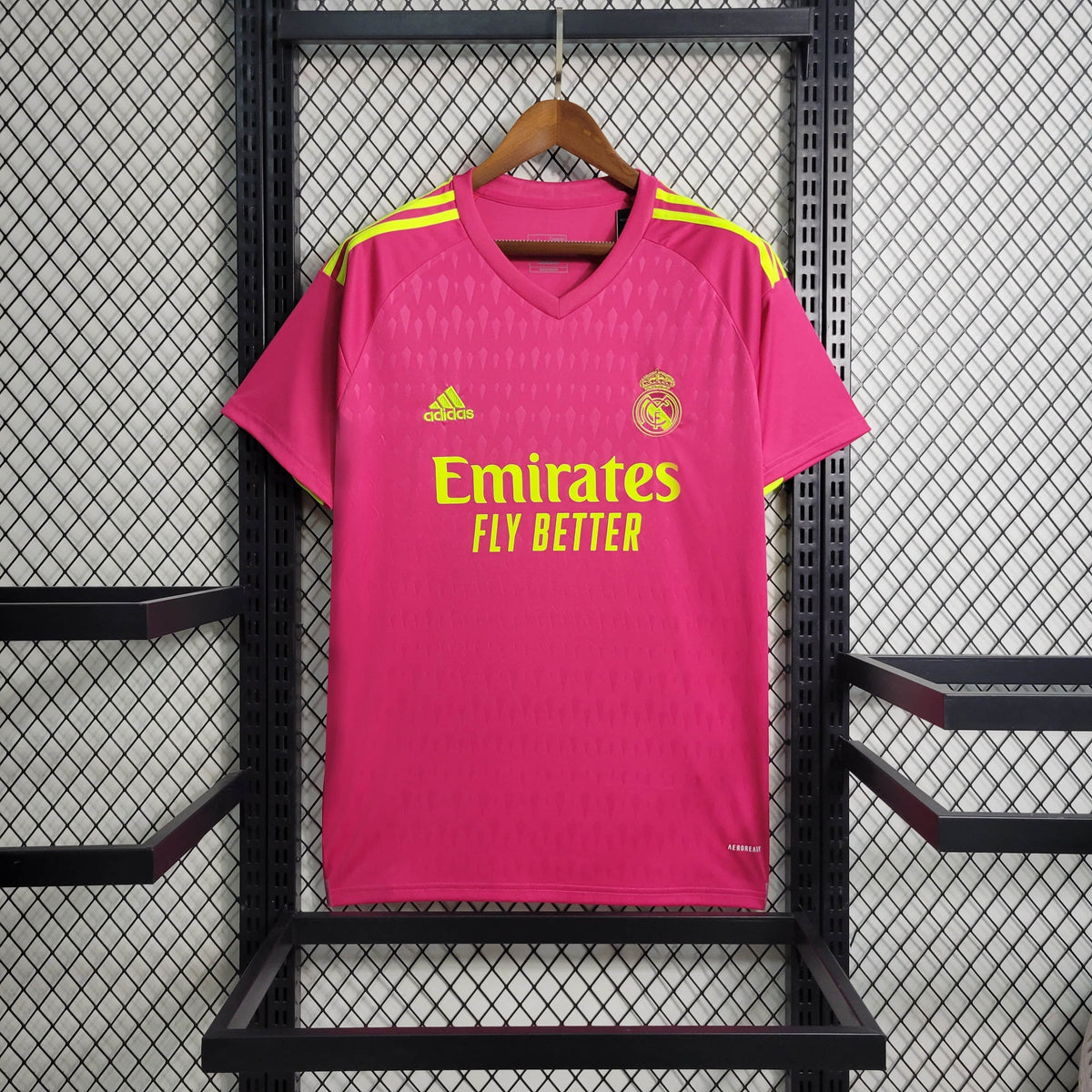 Camisa Real Madrid Goleiro 2023/24 - Adidas Torcedor Masculina - Rosa/Amarela