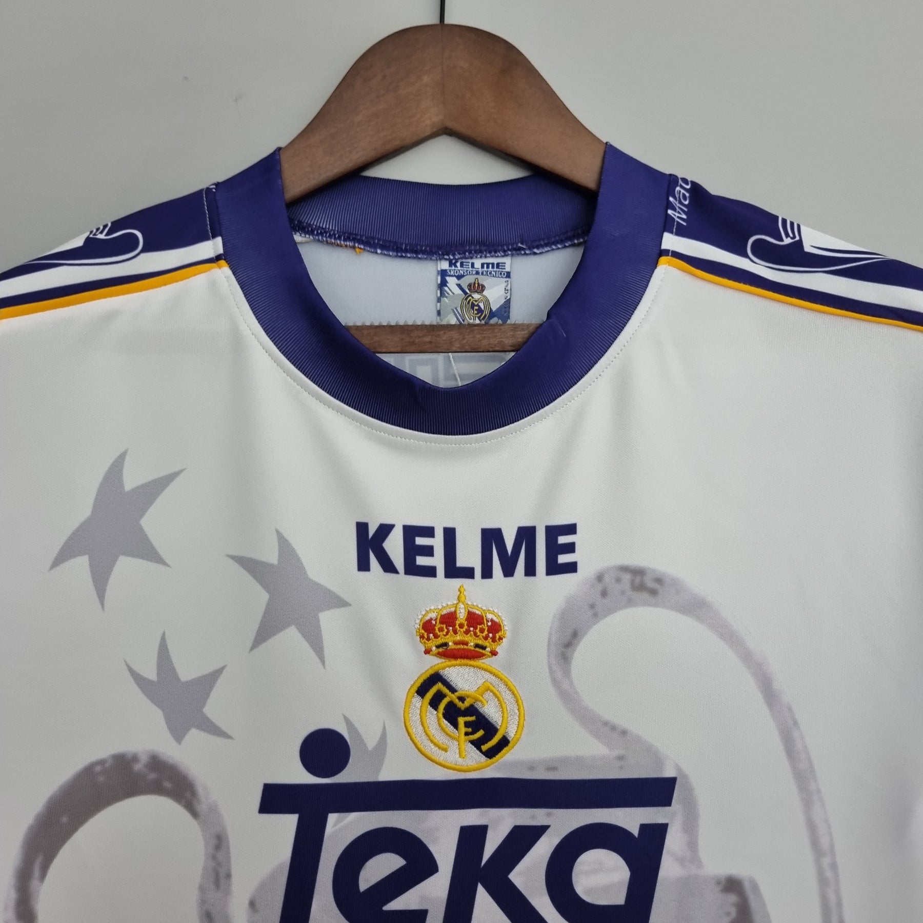 Camisa Real Madrid 1997/98 - Kelme Retrô Masculina - 7 Champions League - Branca/Azul