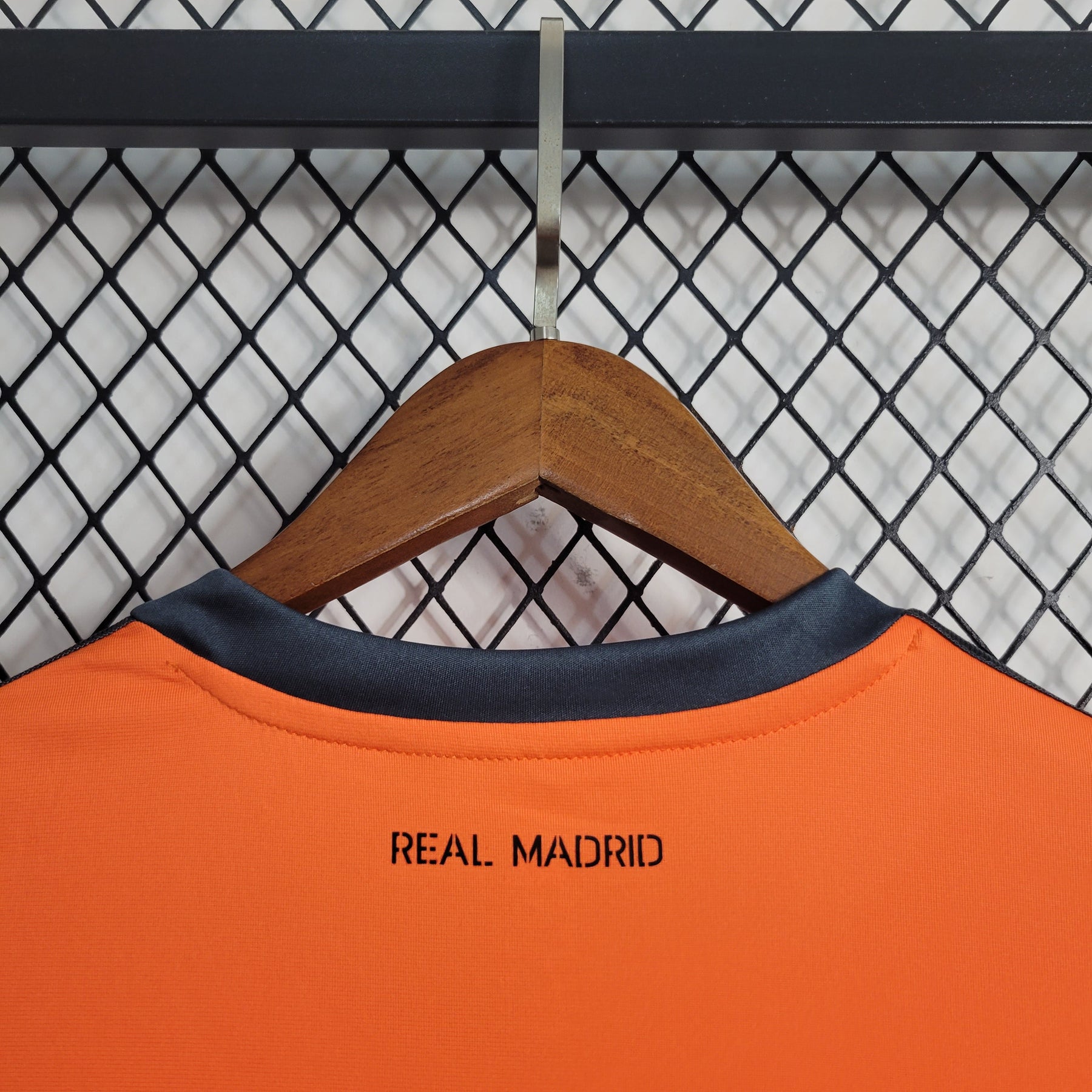 Camisa Real Madrid Away 2013/14 - Adidas Retrô Masculina - Laranja/Preta