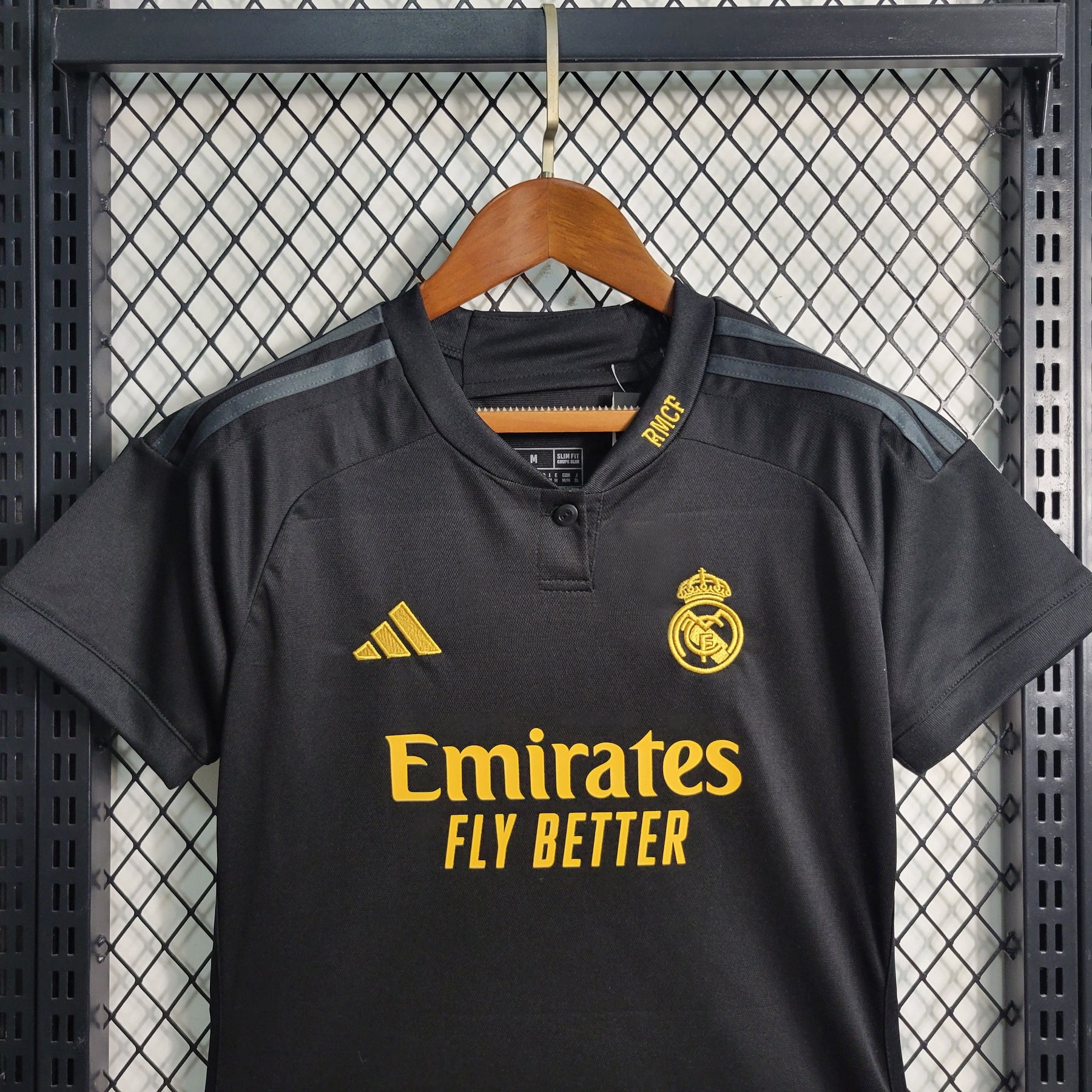 Camisa Real Madrid Third 2023/24 - Adidas Torcedor Feminina - Preta/Dourada