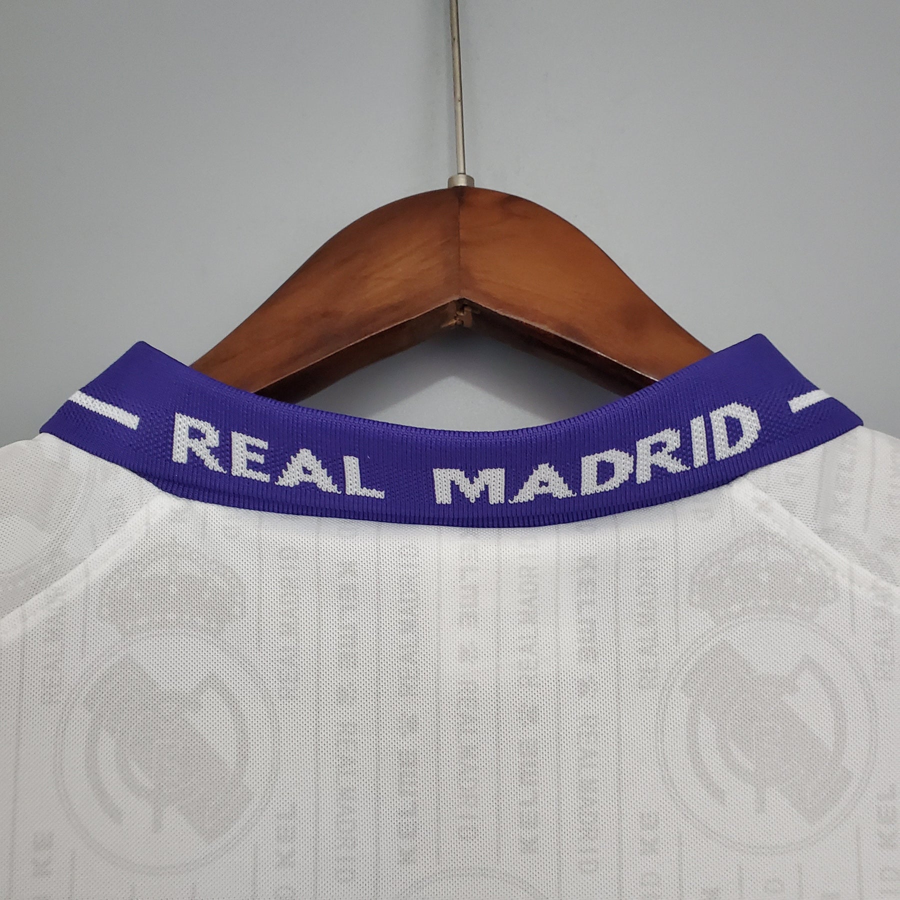 Camisa Real Madrid Third 1996/97 - Kelme Retrô Masculina - Branca/Roxa