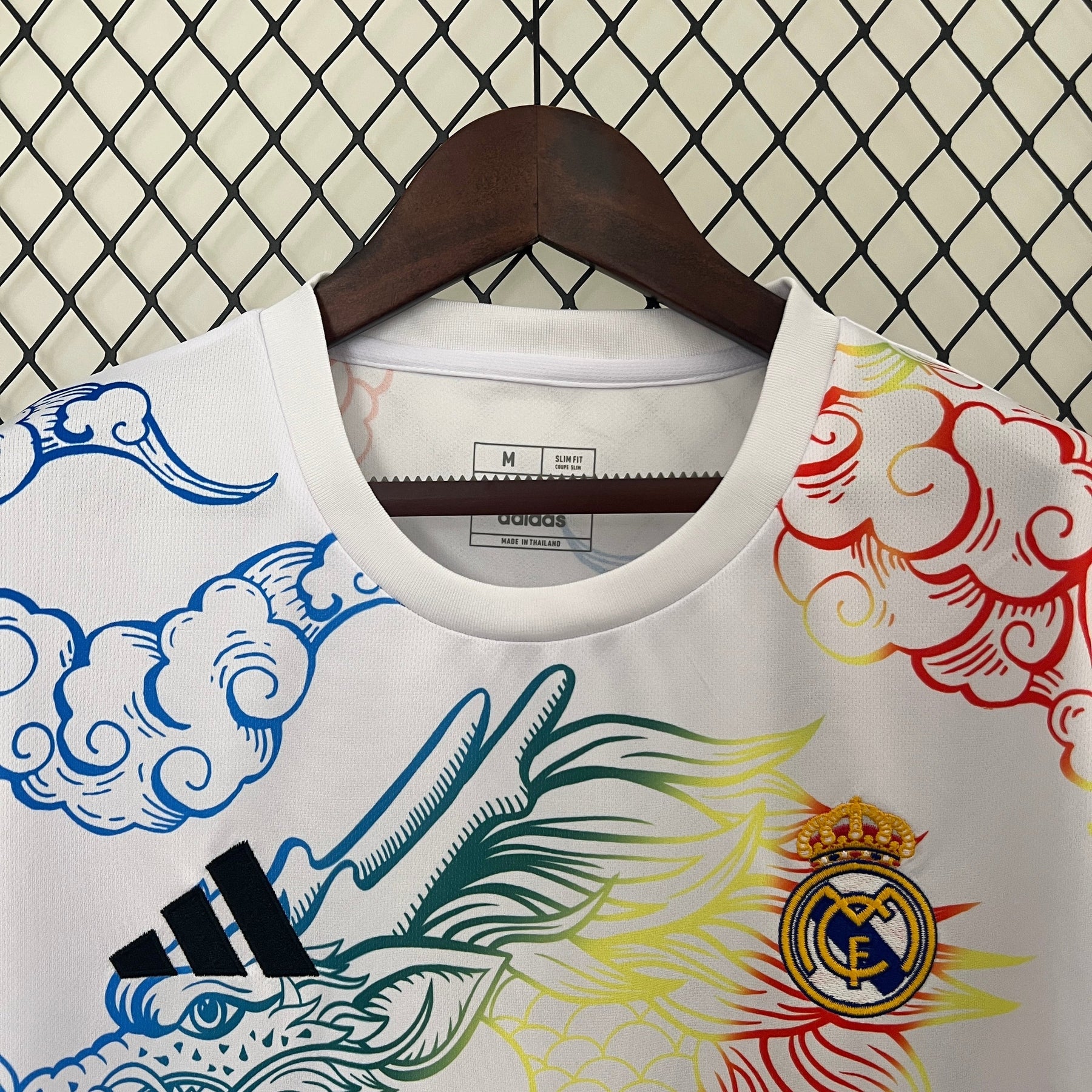 Camisa Real Madrid Edição Especial 2024/25 - Adidas Torcedor Masculina - Branca/Colorida