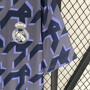 Camisa Real Madrid treino 2024/25 - Adidas Torcedor Masculina - Azul/Lilás