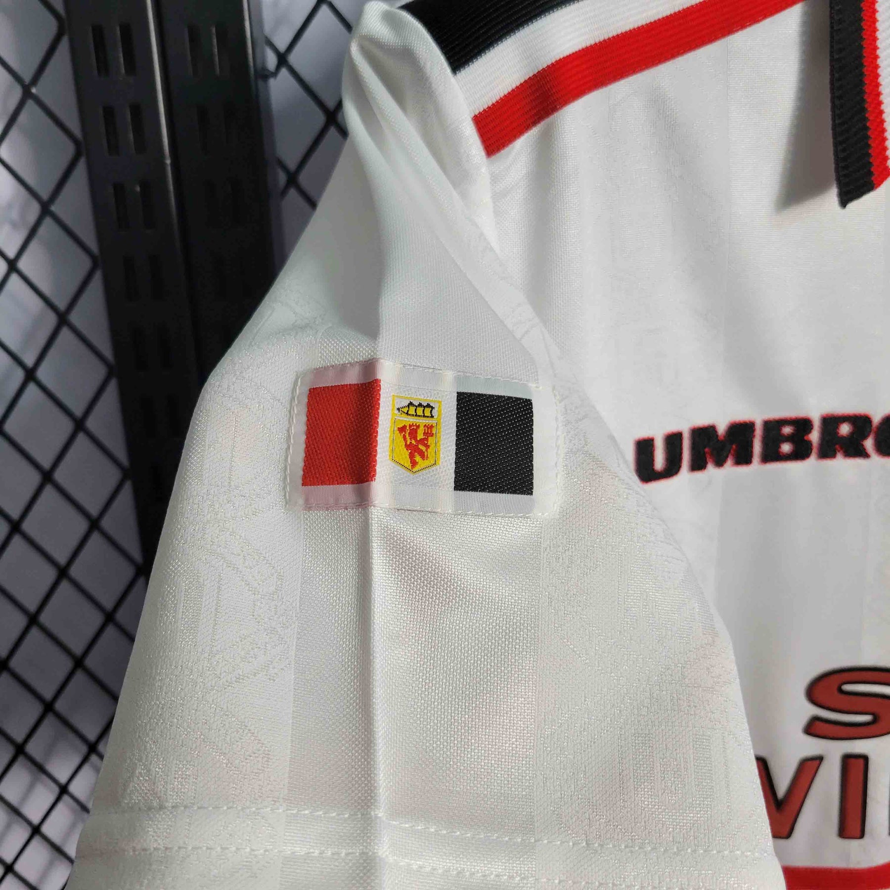 Camisa Manchester United Away 1998/99 - Umbro Retrô Masculina - Branca/Preta