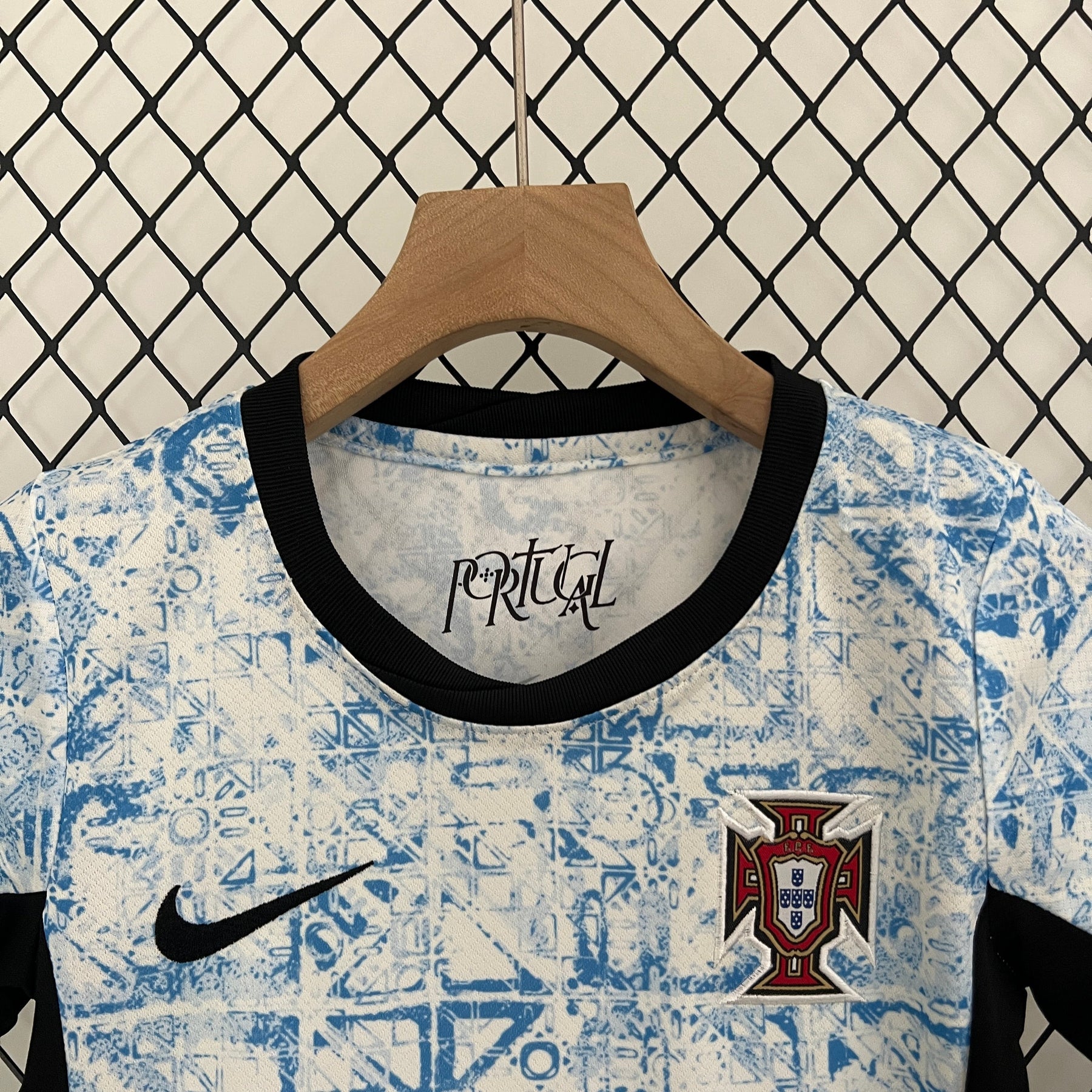 Kit Infantil Seleção Portugal Away 2024/25 - Nike Torcedor - Branca/Azul