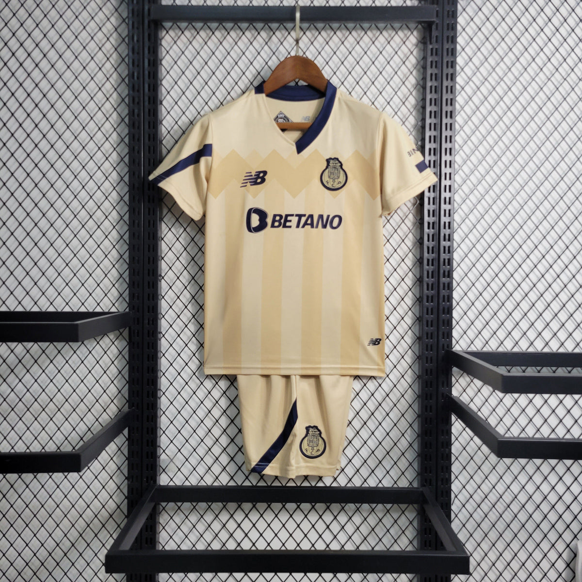 Kit Infantil Porto Away 2023/24 - New Balace Torcedor - Bege/Preta