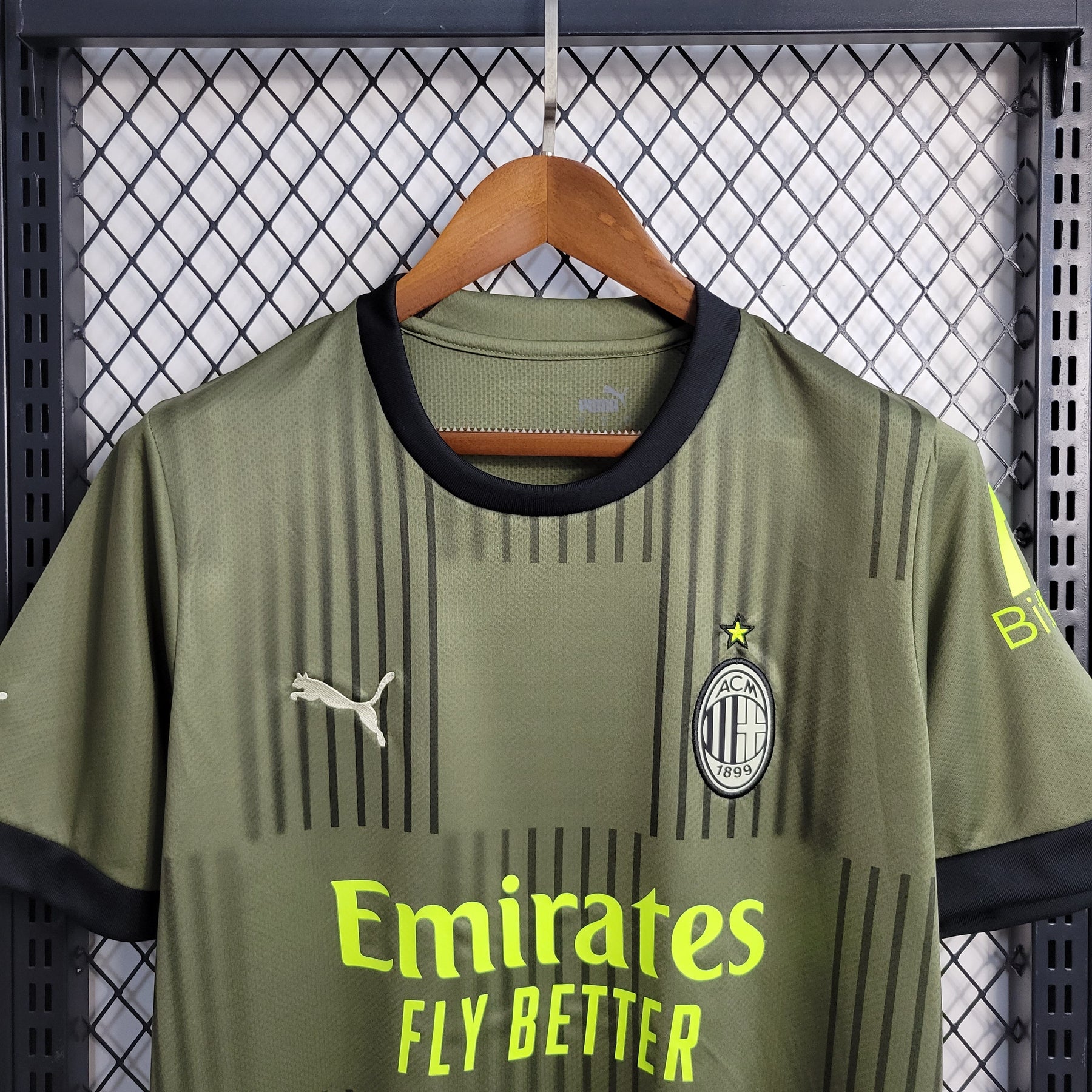 Camisa Milan Third 2022/23 - Puma Torcedor Masculina - Verde/Preta