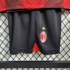 Kit Infantil AC Milan Home 2023/24 - Puma Torcedor - Vermelha/Preta