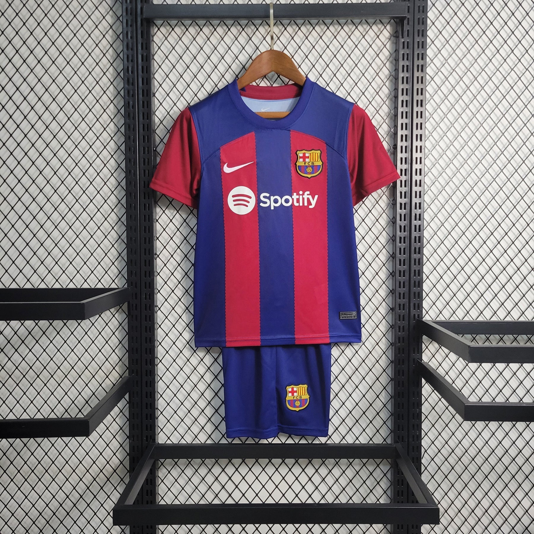 Kit Infantil Barcelona Home 2023/24 - Nike Torcedor - Azul/Vermelha