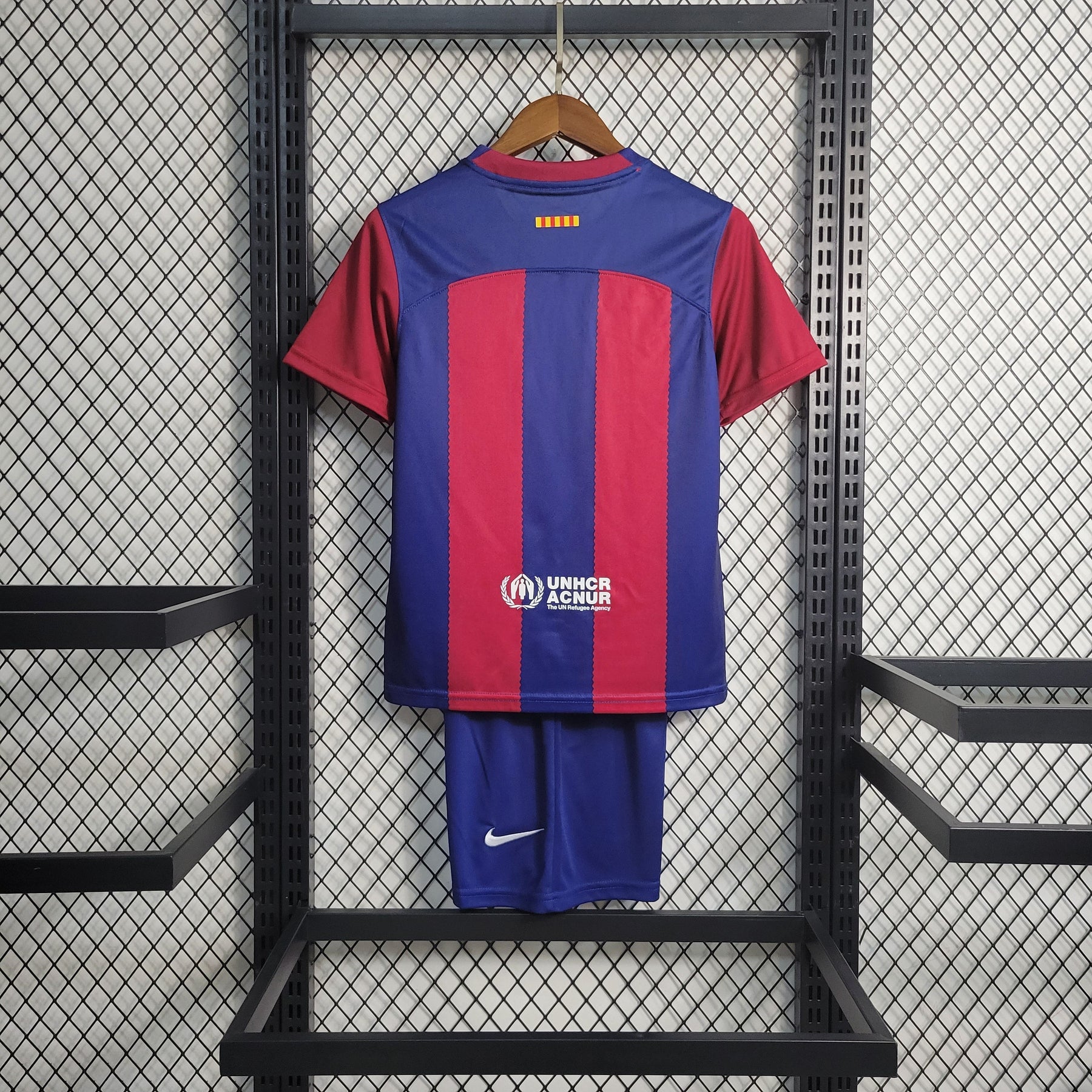 Kit Infantil Barcelona Home 2023/24 - Nike Torcedor - Azul/Vermelha