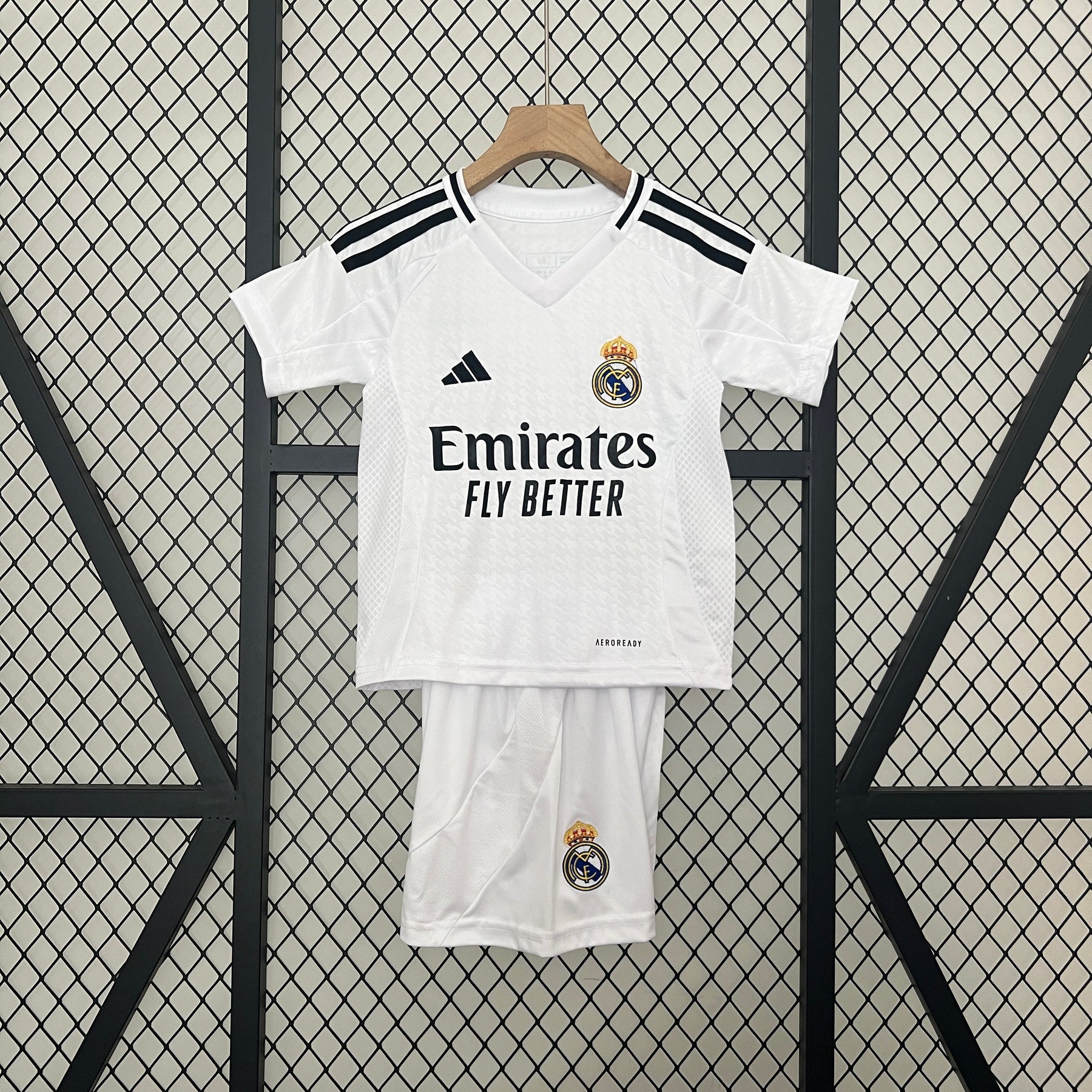 Kit Infantil Real Madrid Home 2024/25 - Adidas Torcedor - Branca/Preta