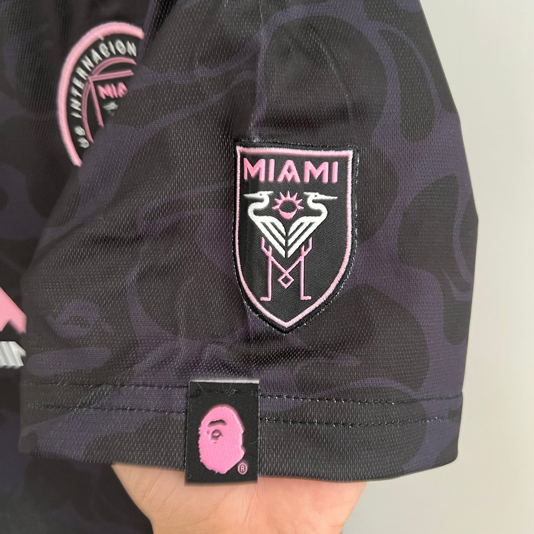 Camisa Inter Miami Edição Especial Bape 2023/24 - Bape Torcedor Masculina - Preta/Rosa