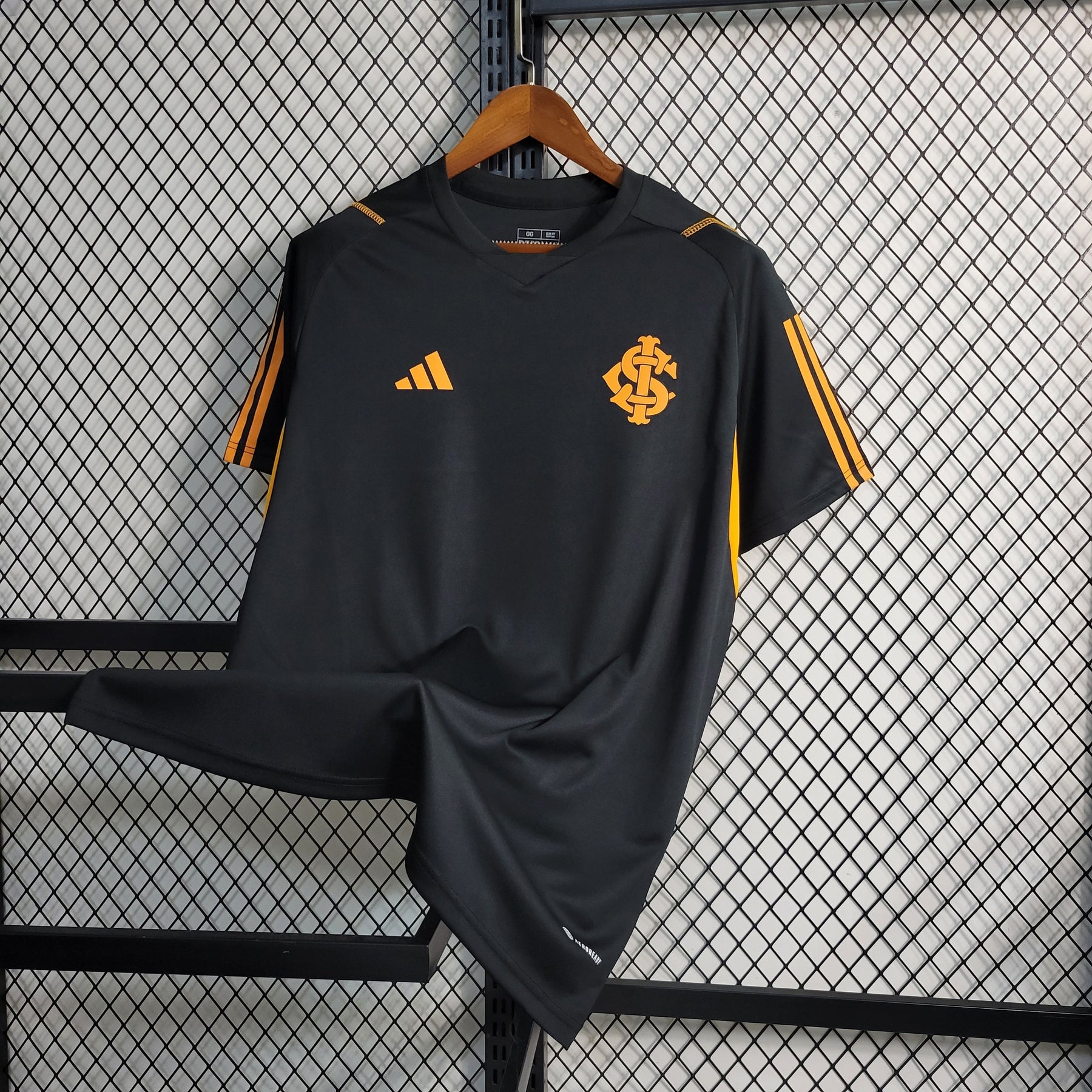 Camisa Internacional Treino 2023/24 - Adidas Torcedor Masculina - Preta/Laranja