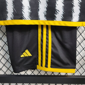 Kit Infantil Juventus Home 2023/24 - Adidas Torcedor - Branca/Preta