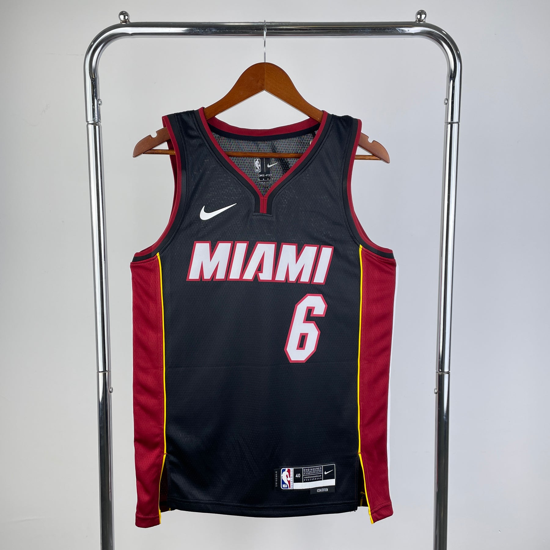 Regata NBA Miami Heat Icon Edition LeBron James Preta