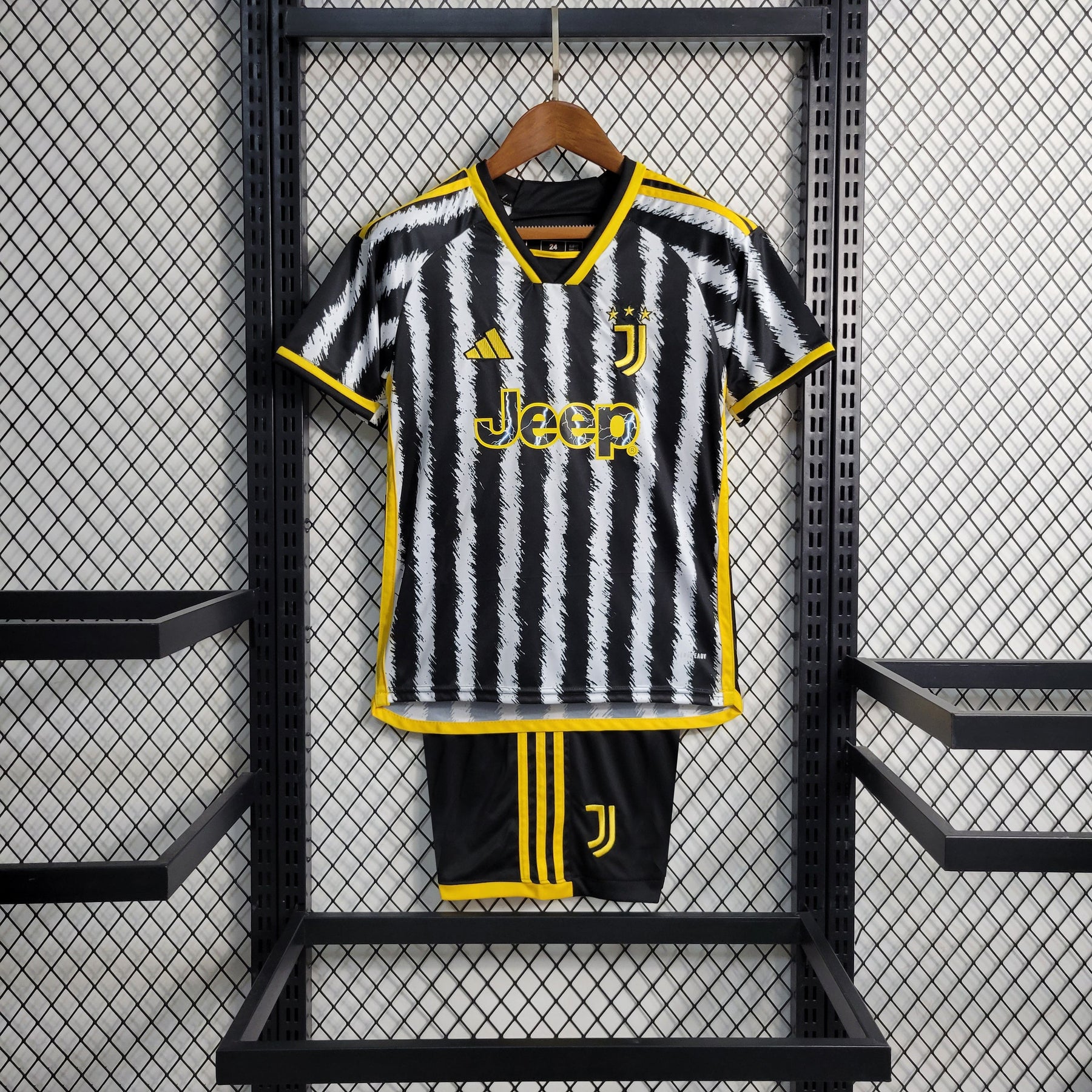 Kit Infantil Juventus Home 2023/24 - Adidas Torcedor - Branca/Preta