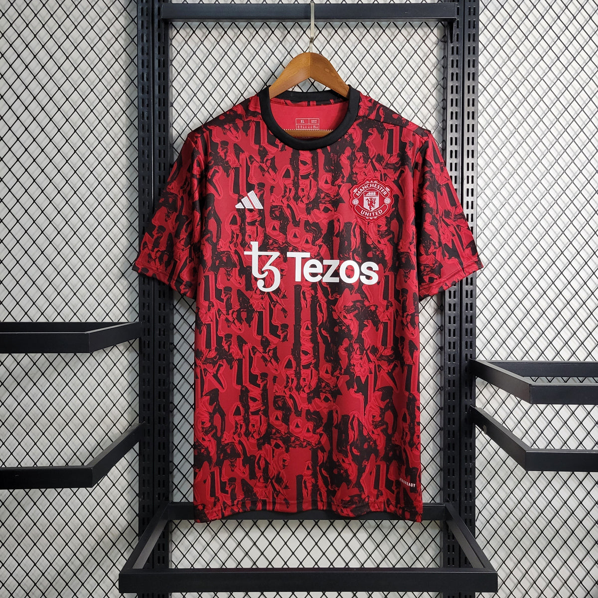 Camisa Manchester United Treino 2023/24 - Adidas Torcedor Masculina - Vermelha/Preta