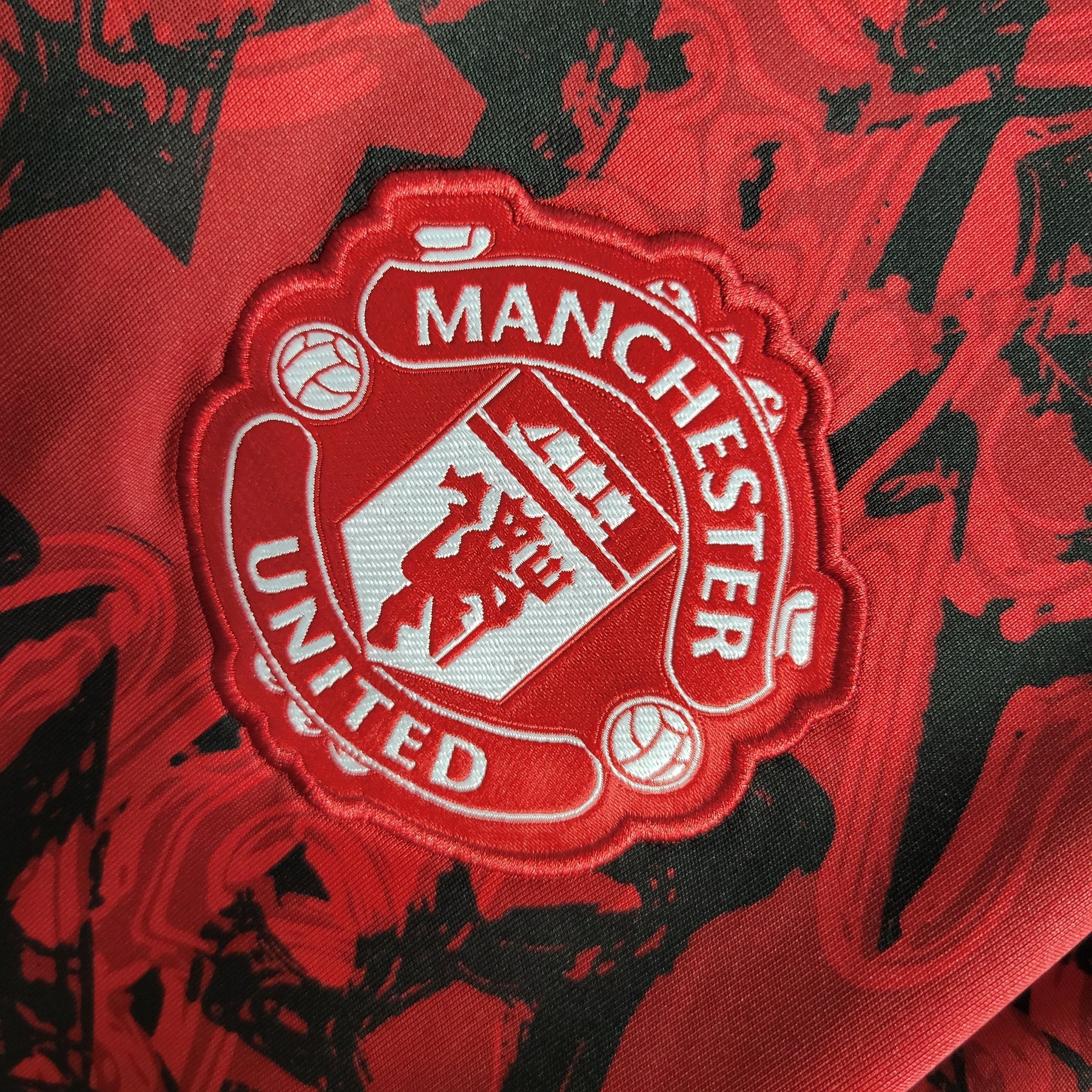 Camisa Manchester United Treino 2023/24 - Adidas Torcedor Masculina - Vermelha/Preta