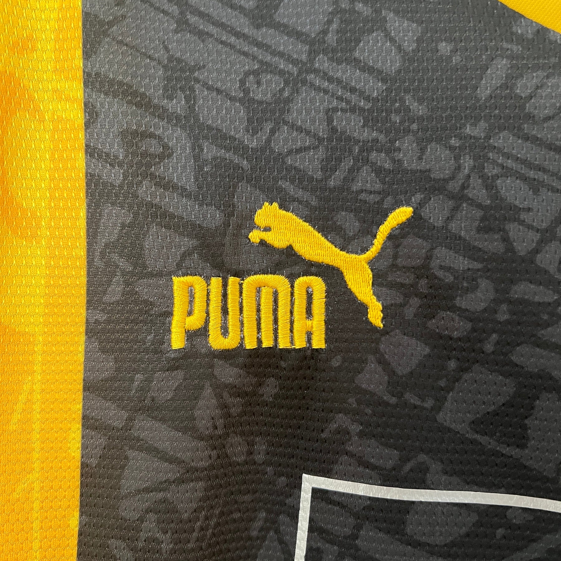 Camisa Borussia Dortmund Edição Especial 2024/25 - Puma Torcedor Masculina - Amarela/Preta