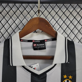 Camisa Juventus Home 2001/02 - Lotto Retrô Masculina - Branca/Preta