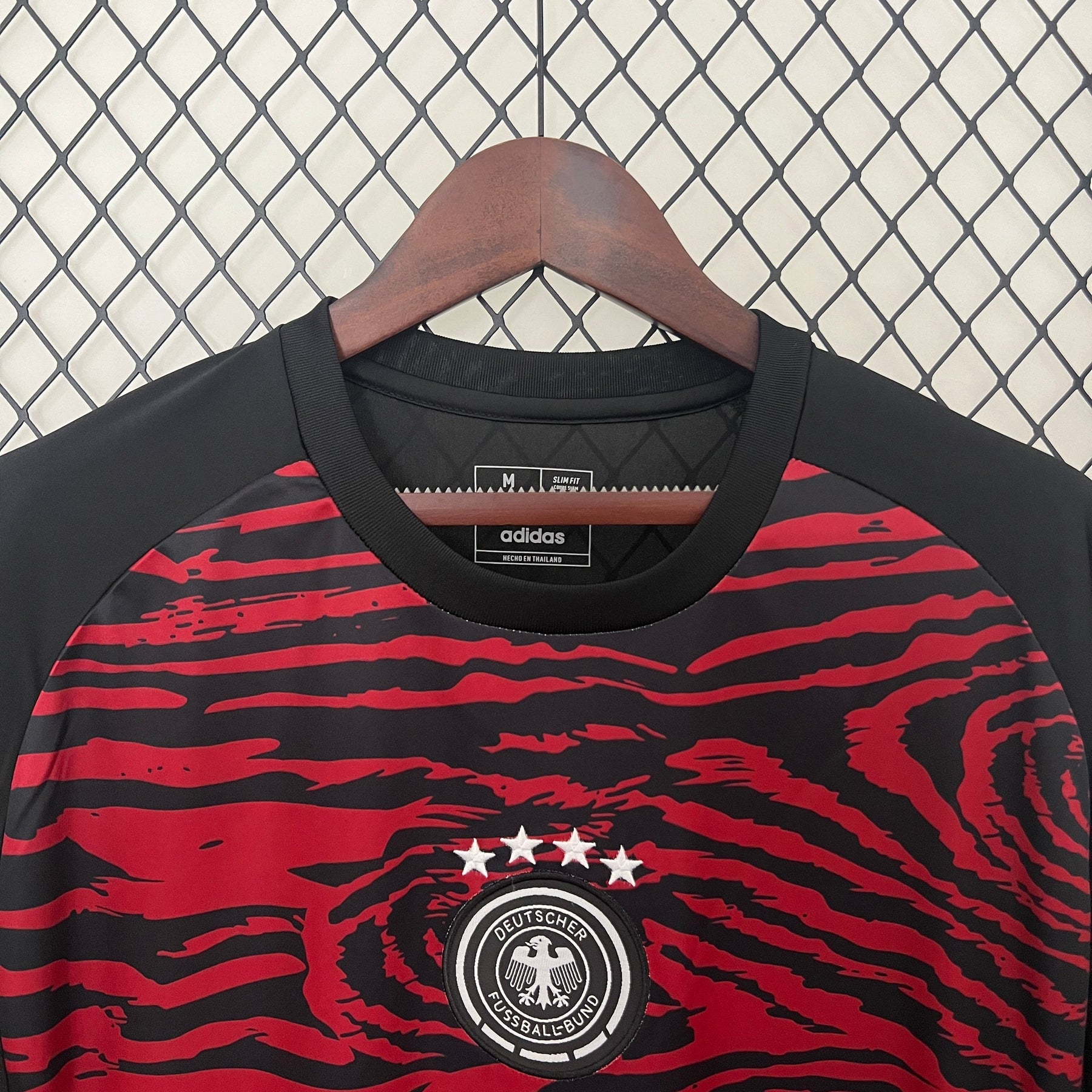 Camisa Seleção Alemanha Edição Especial 2024/25 - Adidas Torcedor Masculina - Vermelha/Preta