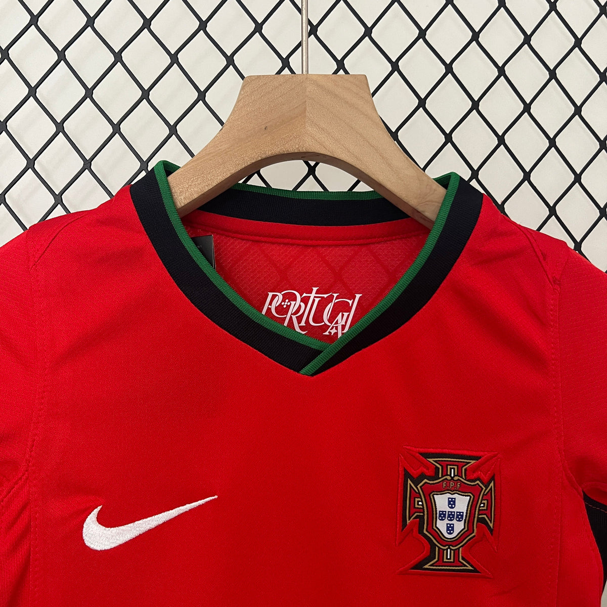 Kit Infantil Seleção Portugal Home 2024/25 - Nike Torcedor - Vermelha/Verde