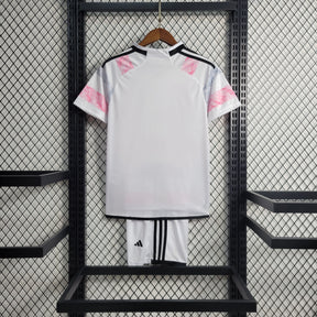 Kit Infantil Juventus Away 2023/24 - Adidas Torcedor - Branca/Vermelha