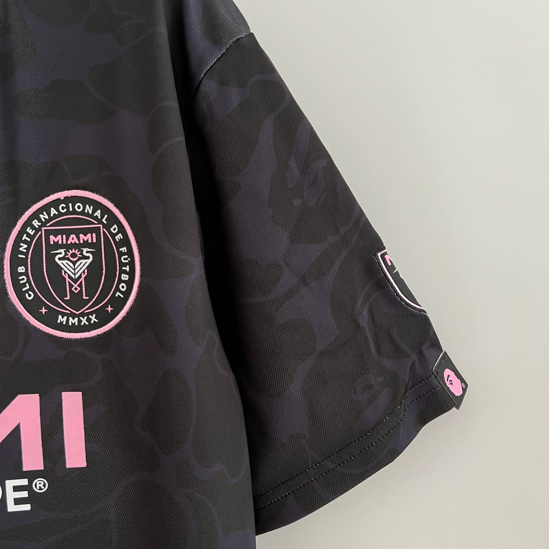 Camisa Inter Miami Edição Especial Bape 2023/24 - Bape Torcedor Masculina - Preta/Rosa