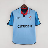 Camisa Celta de Vigo Home 2002/04 - Umbro Retrô Masculina - Azul/Vermelha