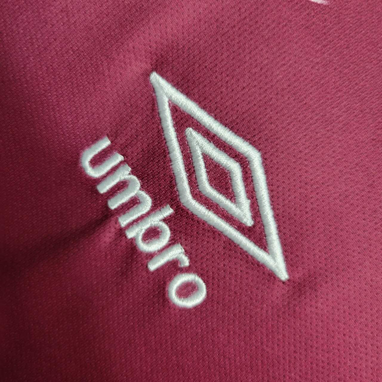 Camisa West Ham Home 2023/24 - Umbro Torcedor Masculina - Bordo/Azul