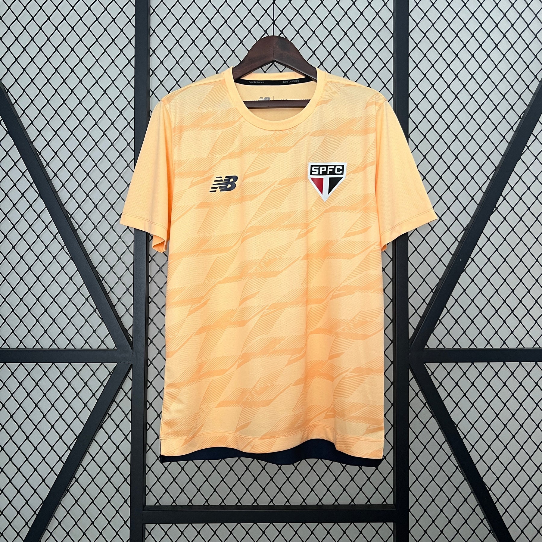 Camisa São Paulo Treino 2024/25 - New Balace Torcedor Masculina - Laranja/Preta