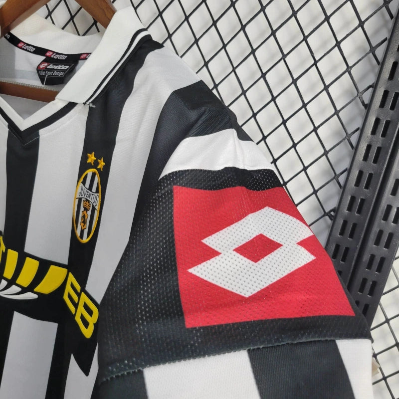 Camisa Juventus Home 2001/02 - Lotto Retrô Masculina - Branca/Preta