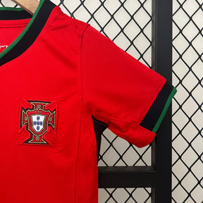 Kit Infantil Seleção Portugal Home 2024/25 - Nike Torcedor - Vermelha/Verde