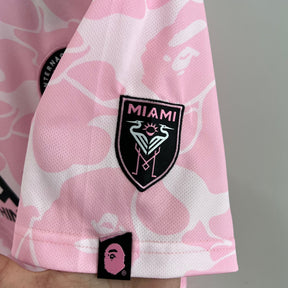 Camisa Inter Miami Edição Especial Bape 2023/24 - Bape Torcedor Masculina - Rosa/Branca