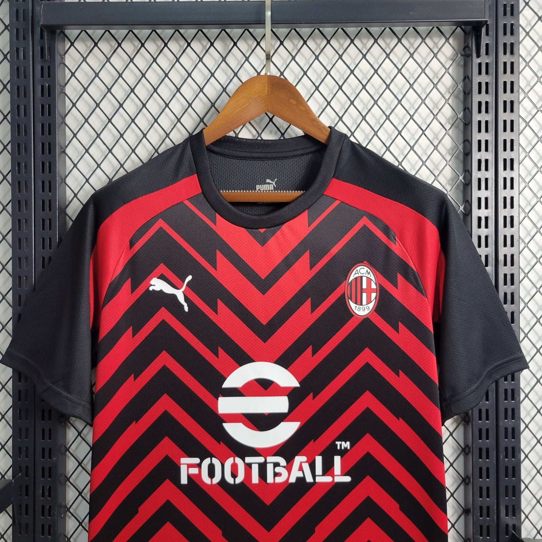 Camisa Milan Treino 2023/24 - Puma Torcedor Masculina - Preta/Vermelha