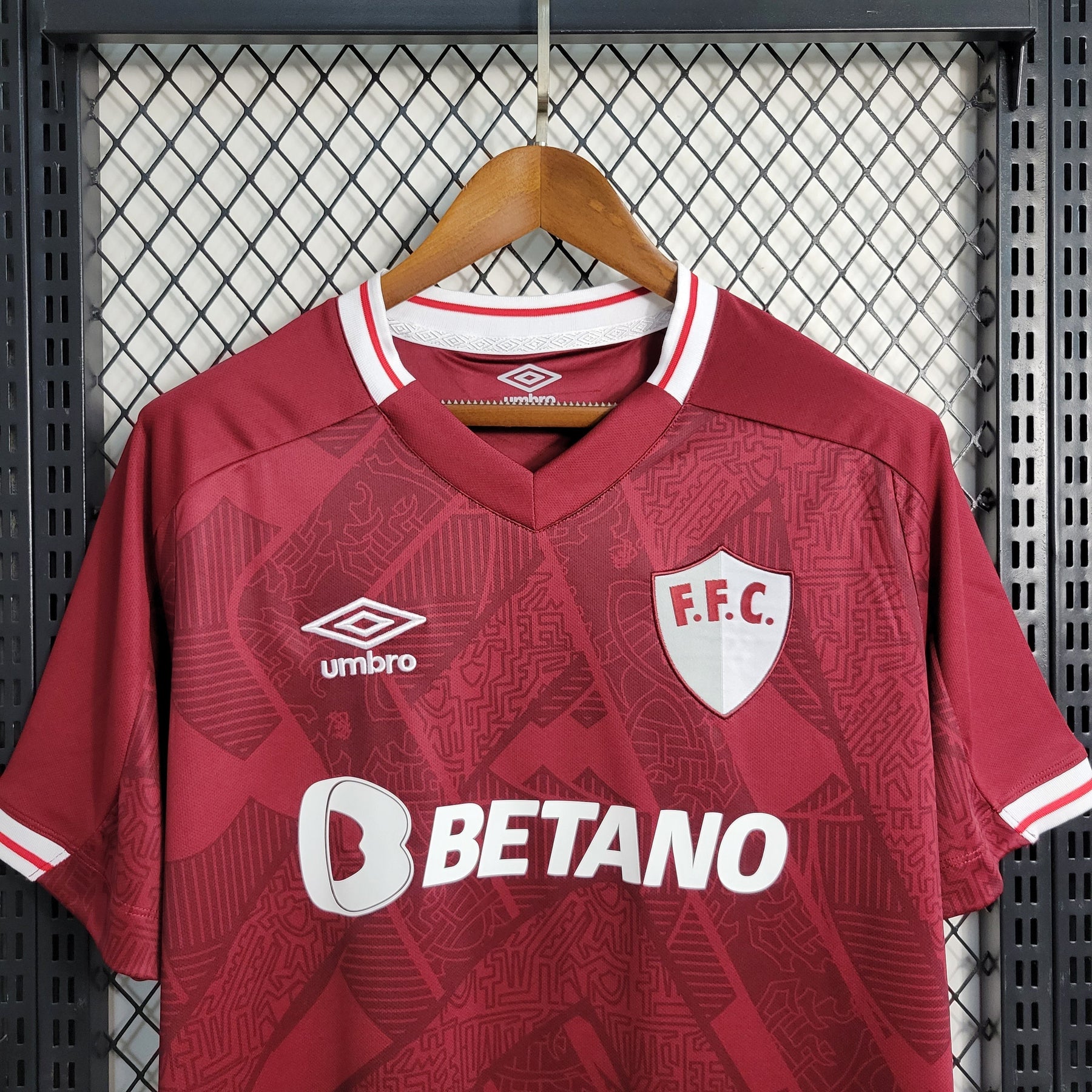 Camisa Fluminense 2023/24 - Umbro Torcedor Masculina - Bordo/Branca