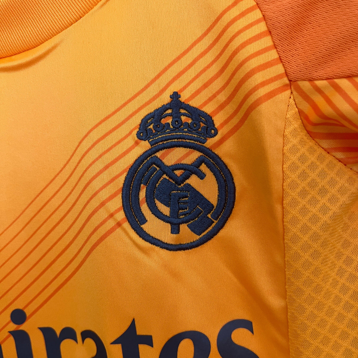 Kit Infantil Real Madrid Away 2024/25 - Adidas Torcedor - Laranja/Preta