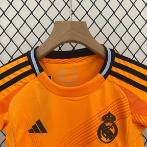 Kit Infantil Real Madrid Away 2024/25 - Adidas Torcedor - Laranja/Preta